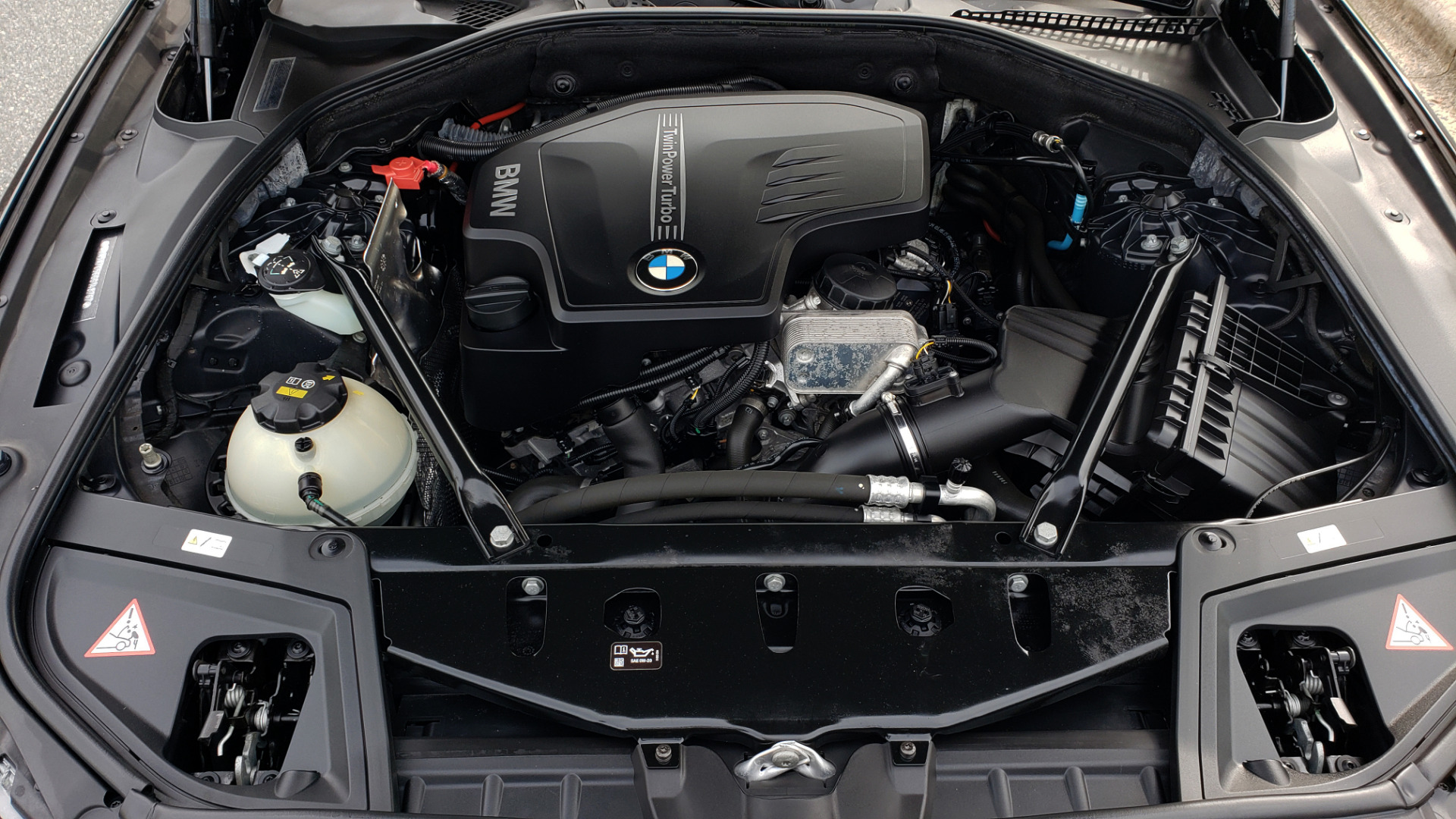 Used 2016 BMW 5 SERIES 528i XDRIVE / PREM PKG / DRVR ASST PLUS / LUXURY / COLD WTHR for sale Sold at Formula Imports in Charlotte NC 28227 15