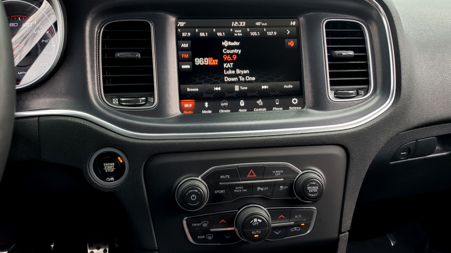 Used 2018 Dodge CHARGER R/T SCAT PACK / 6.4L 485HP / 8-SPD AUTO / HEATED / REARVIEW for sale Sold at Formula Imports in Charlotte NC 28227 48