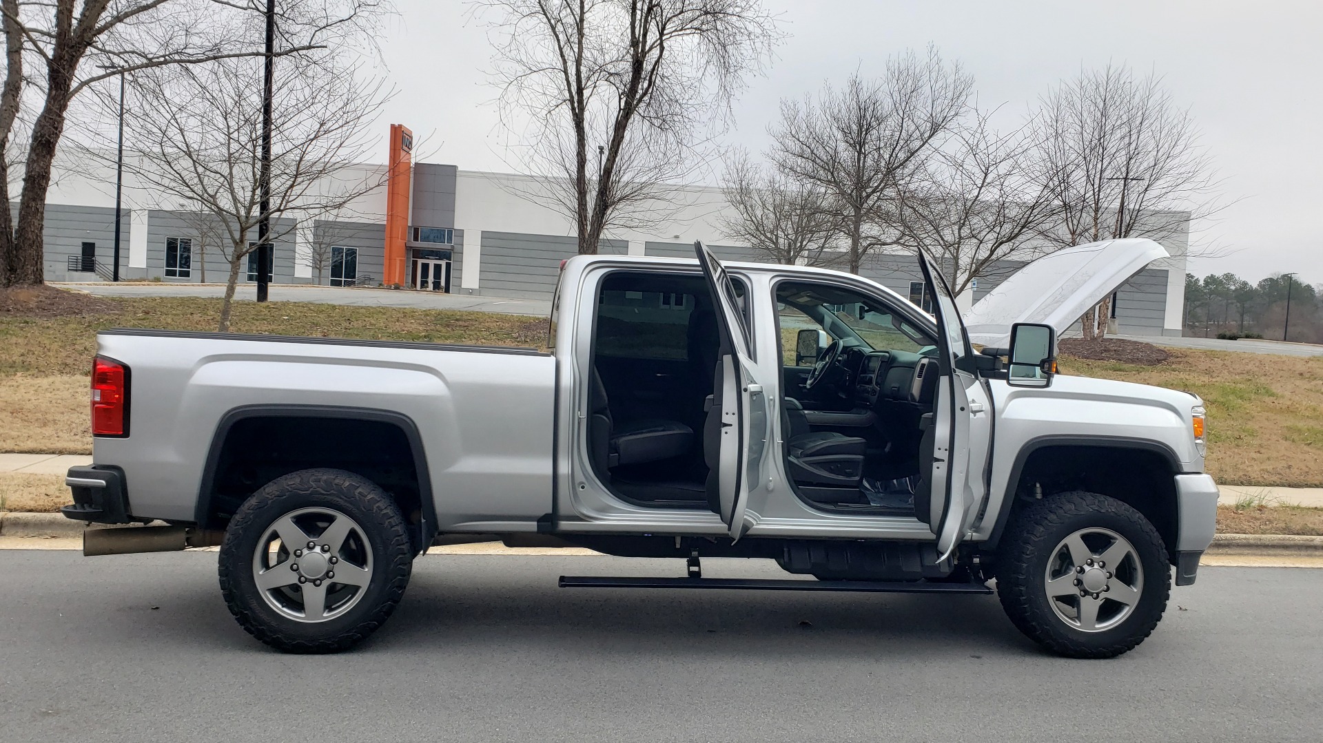 Used 2018 GMC SIERRA 2500HD DENALI 4X4 CREWCAB / 6.6L DURAMAX PLUS / NAV / SUNROOF / REARVIEW for sale Sold at Formula Imports in Charlotte NC 28227 14