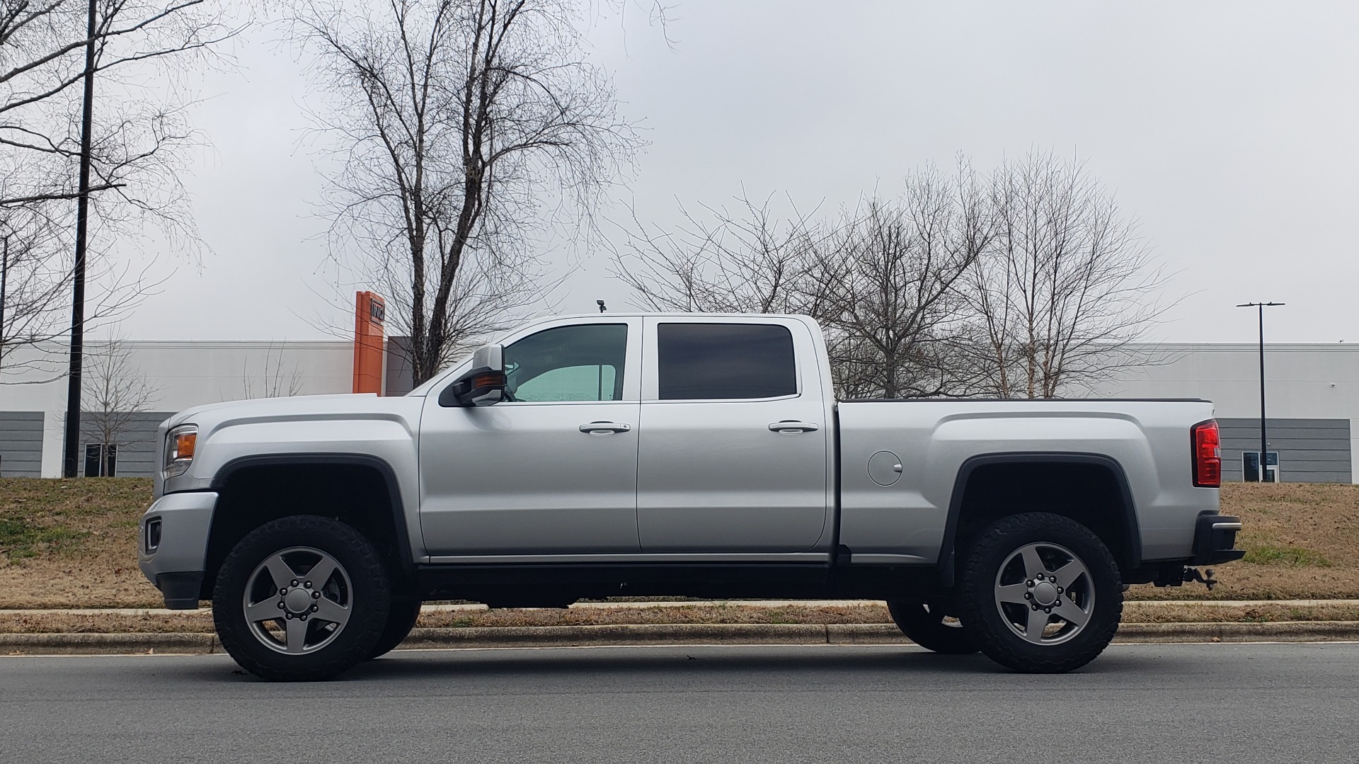 Used 2018 GMC SIERRA 2500HD DENALI 4X4 CREWCAB / 6.6L DURAMAX PLUS / NAV / SUNROOF / REARVIEW for sale Sold at Formula Imports in Charlotte NC 28227 3
