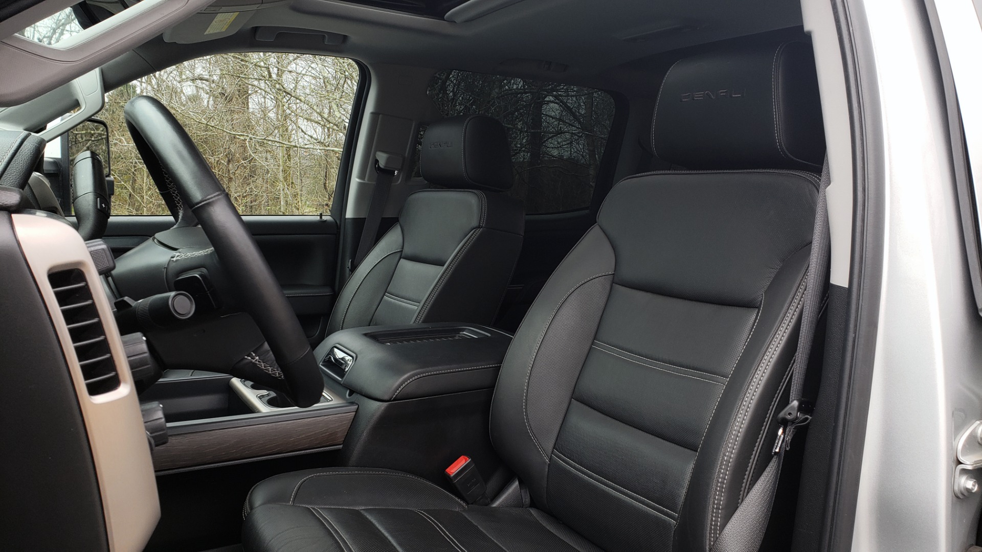 Used 2018 GMC SIERRA 2500HD DENALI 4X4 CREWCAB / 6.6L DURAMAX PLUS / NAV / SUNROOF / REARVIEW for sale Sold at Formula Imports in Charlotte NC 28227 39