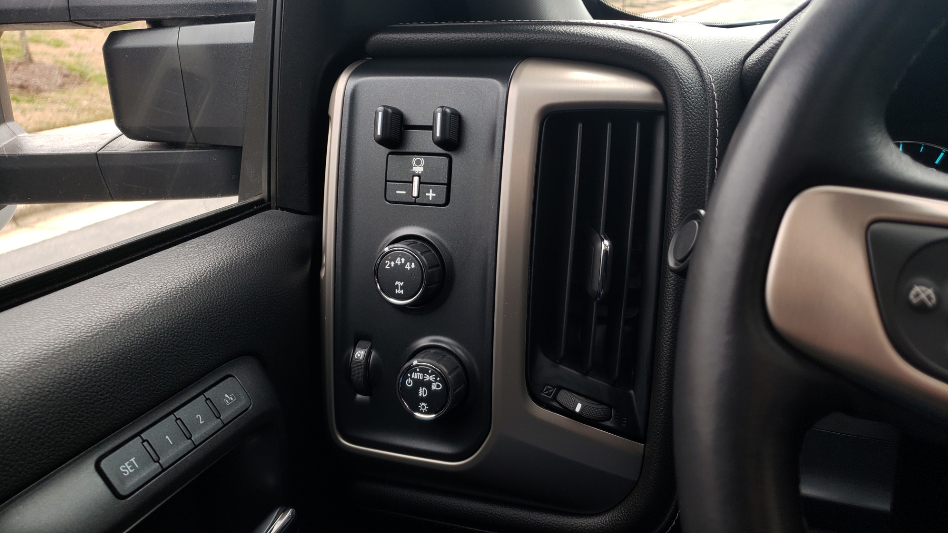 Used 2018 GMC SIERRA 2500HD DENALI 4X4 CREWCAB / 6.6L DURAMAX PLUS / NAV / SUNROOF / REARVIEW for sale Sold at Formula Imports in Charlotte NC 28227 43