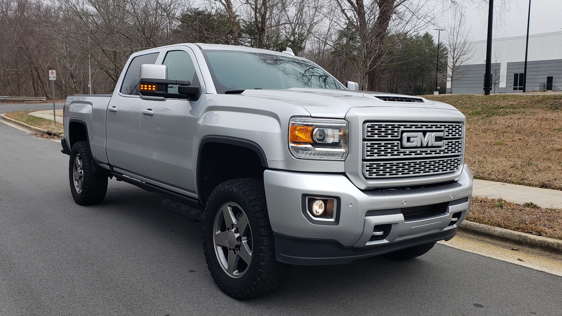 Used 2018 GMC SIERRA 2500HD DENALI 4X4 CREWCAB / 6.6L DURAMAX PLUS / NAV / SUNROOF / REARVIEW for sale Sold at Formula Imports in Charlotte NC 28227 5