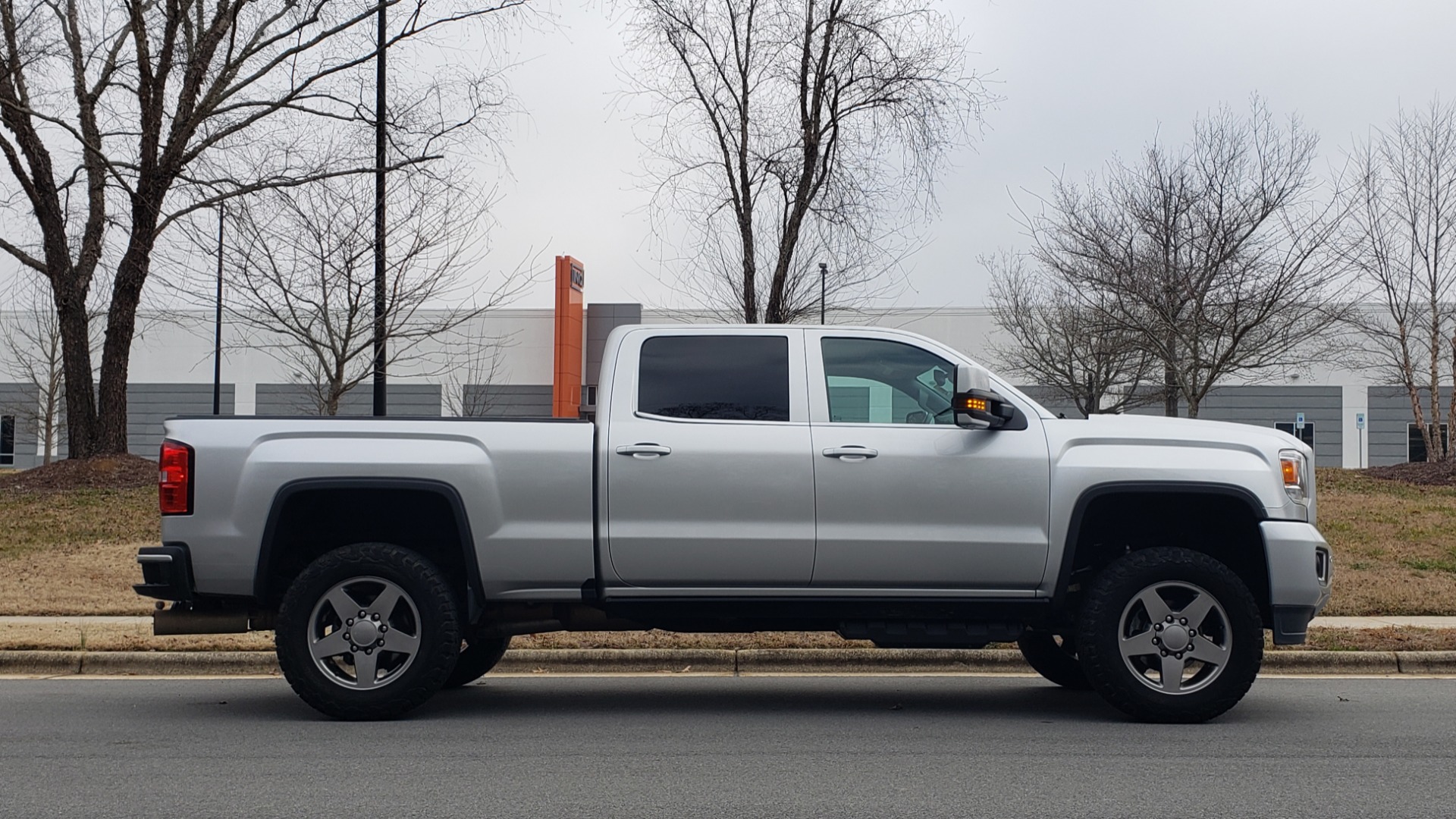 Used 2018 GMC SIERRA 2500HD DENALI 4X4 CREWCAB / 6.6L DURAMAX PLUS / NAV / SUNROOF / REARVIEW for sale Sold at Formula Imports in Charlotte NC 28227 6