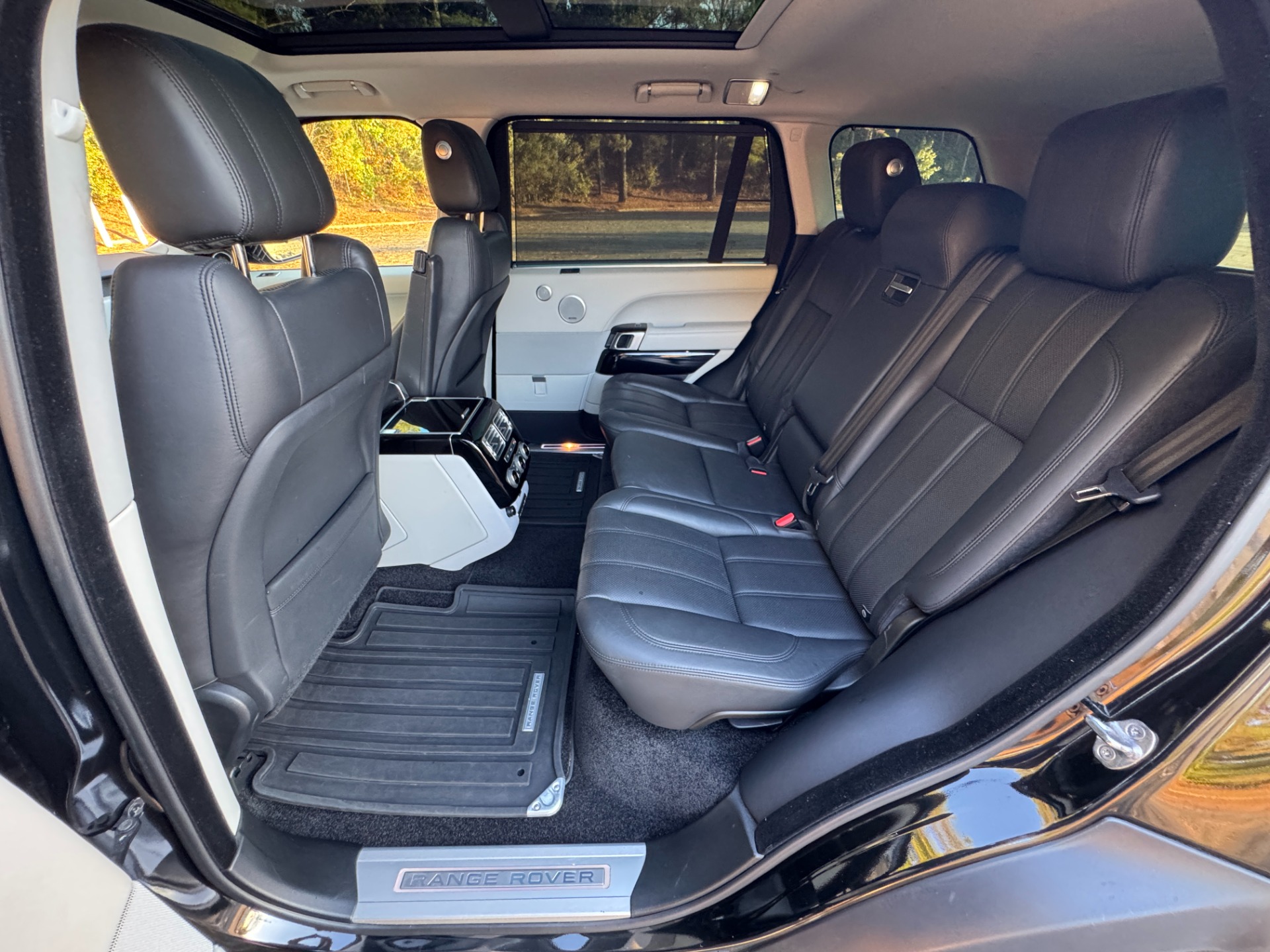 Used 2016 Land Rover RANGE ROVER SC V8 / LWB / NAV / PANO-ROOF / BURMESTER / REARVIEW for sale Sold at Formula Imports in Charlotte NC 28227 40