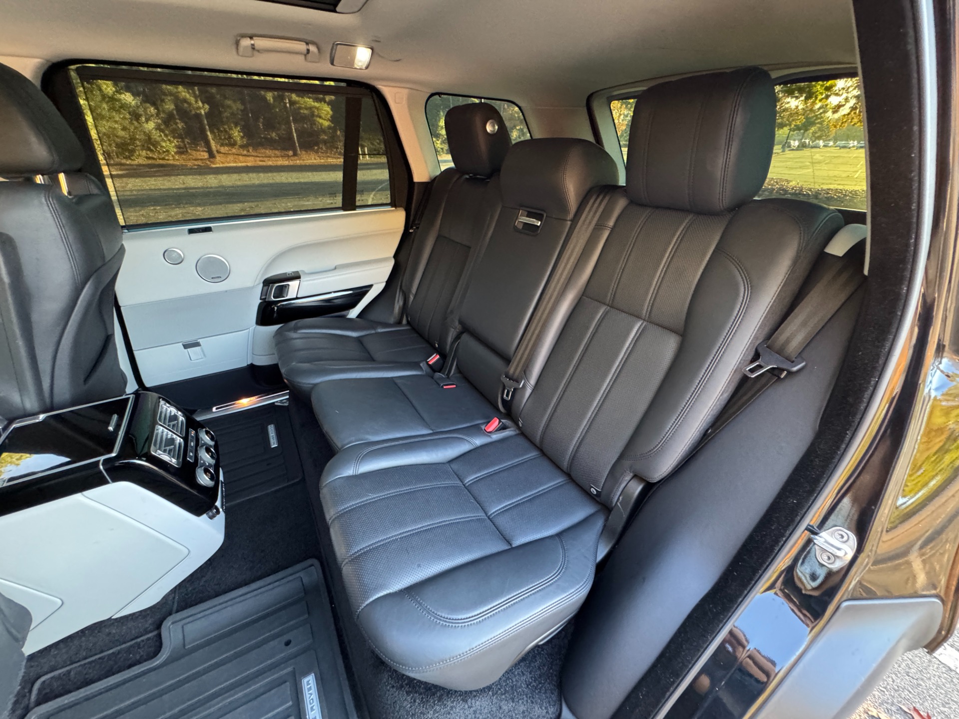 Used 2016 Land Rover RANGE ROVER SC V8 / LWB / NAV / PANO-ROOF / BURMESTER / REARVIEW for sale Sold at Formula Imports in Charlotte NC 28227 41