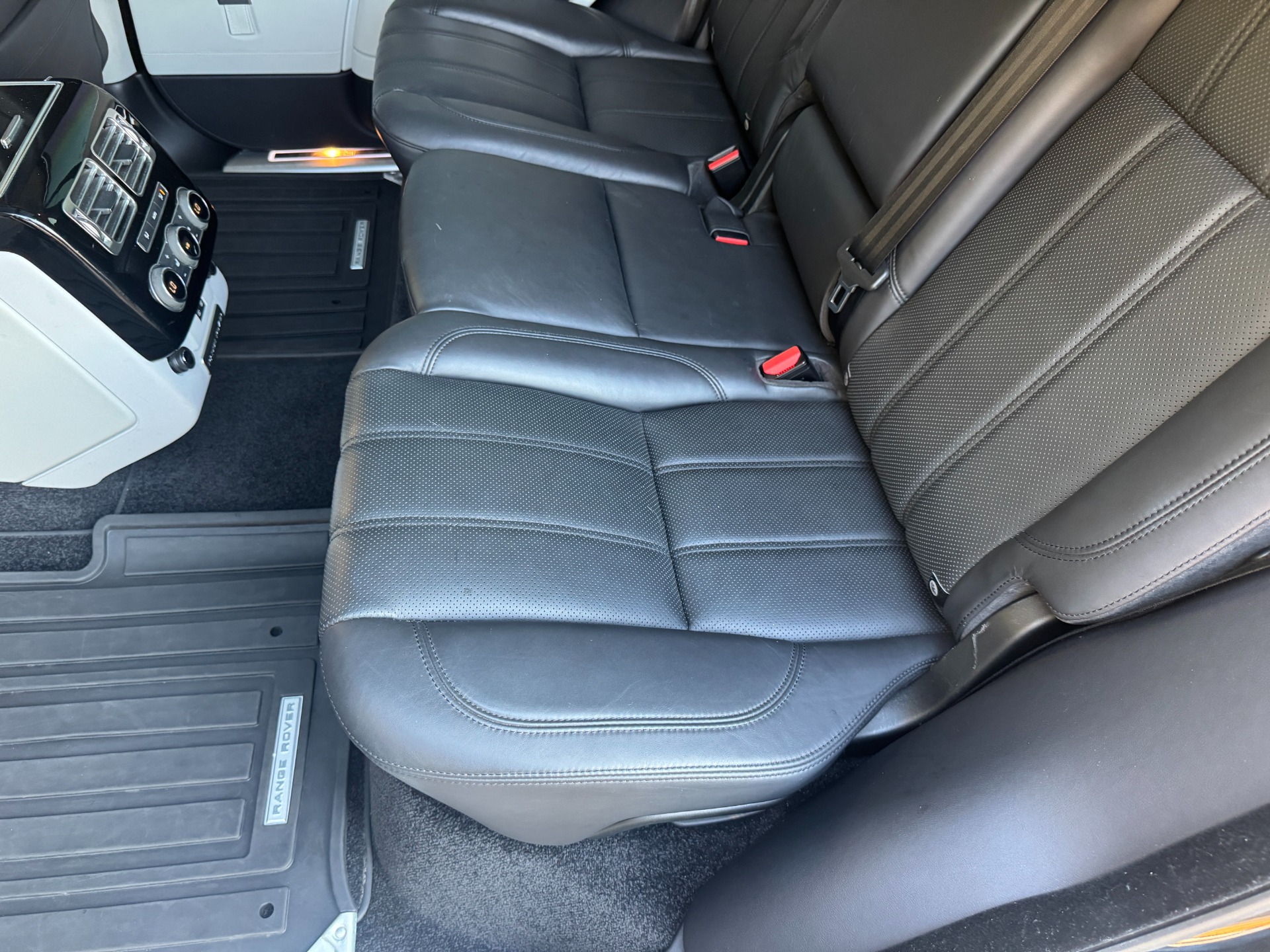 Used 2016 Land Rover RANGE ROVER SC V8 / LWB / NAV / PANO-ROOF / BURMESTER / REARVIEW for sale Sold at Formula Imports in Charlotte NC 28227 43