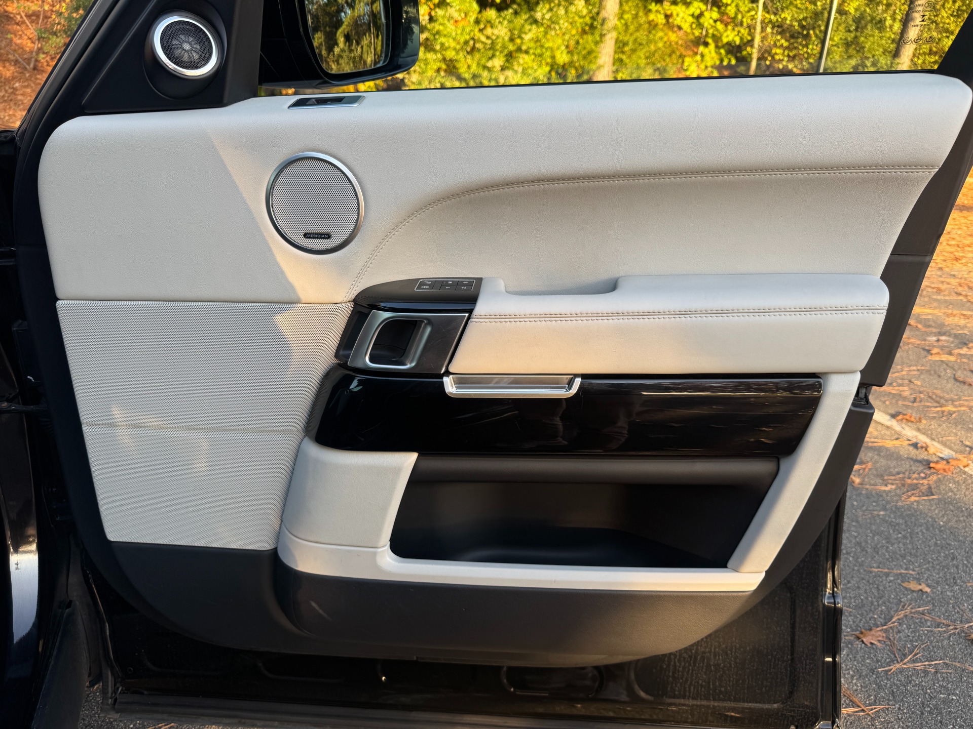 Used 2016 Land Rover RANGE ROVER SC V8 / LWB / NAV / PANO-ROOF / BURMESTER / REARVIEW for sale Sold at Formula Imports in Charlotte NC 28227 48