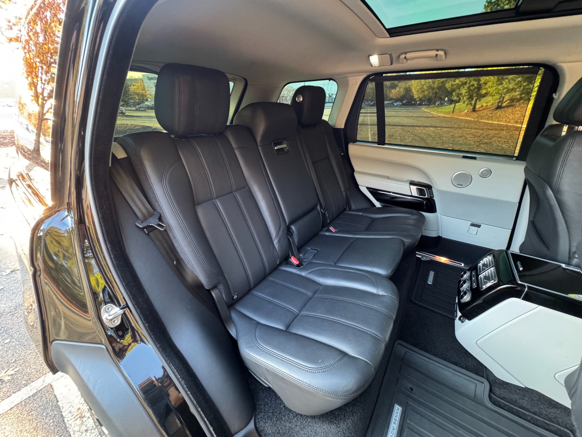 Used 2016 Land Rover RANGE ROVER SC V8 / LWB / NAV / PANO-ROOF / BURMESTER / REARVIEW for sale Sold at Formula Imports in Charlotte NC 28227 56