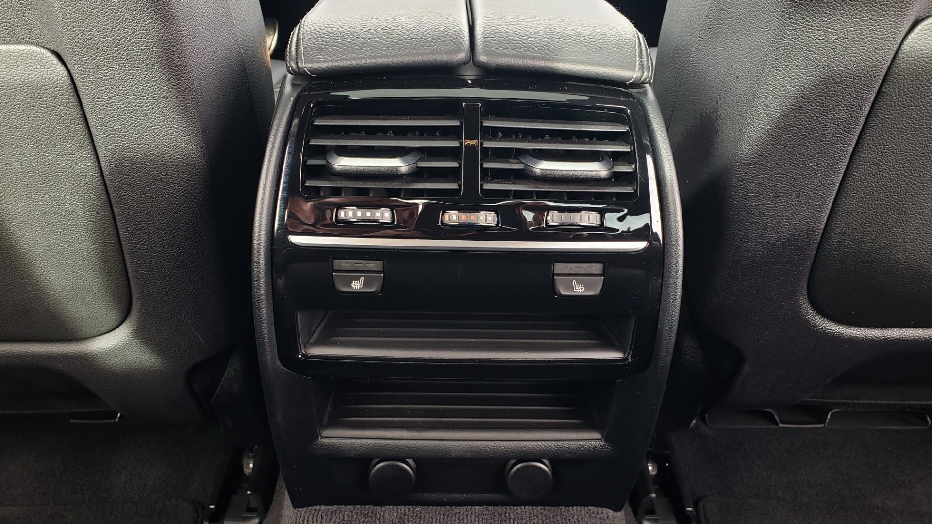 2018 bmw 540i rear window shade control