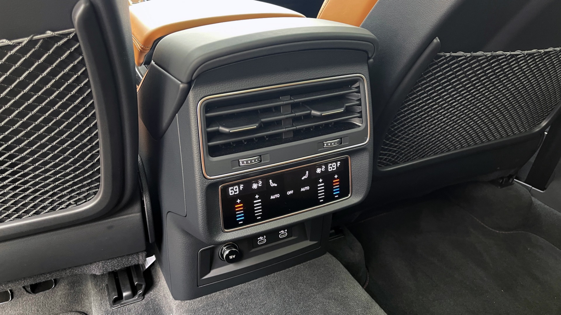 Used 2021 Audi RS Q8 4.0 TFSI 591HP / CARBON OPTIC / BLACK OPTIC / / B&O SND / REARVIEW for sale Sold at Formula Imports in Charlotte NC 28227 51