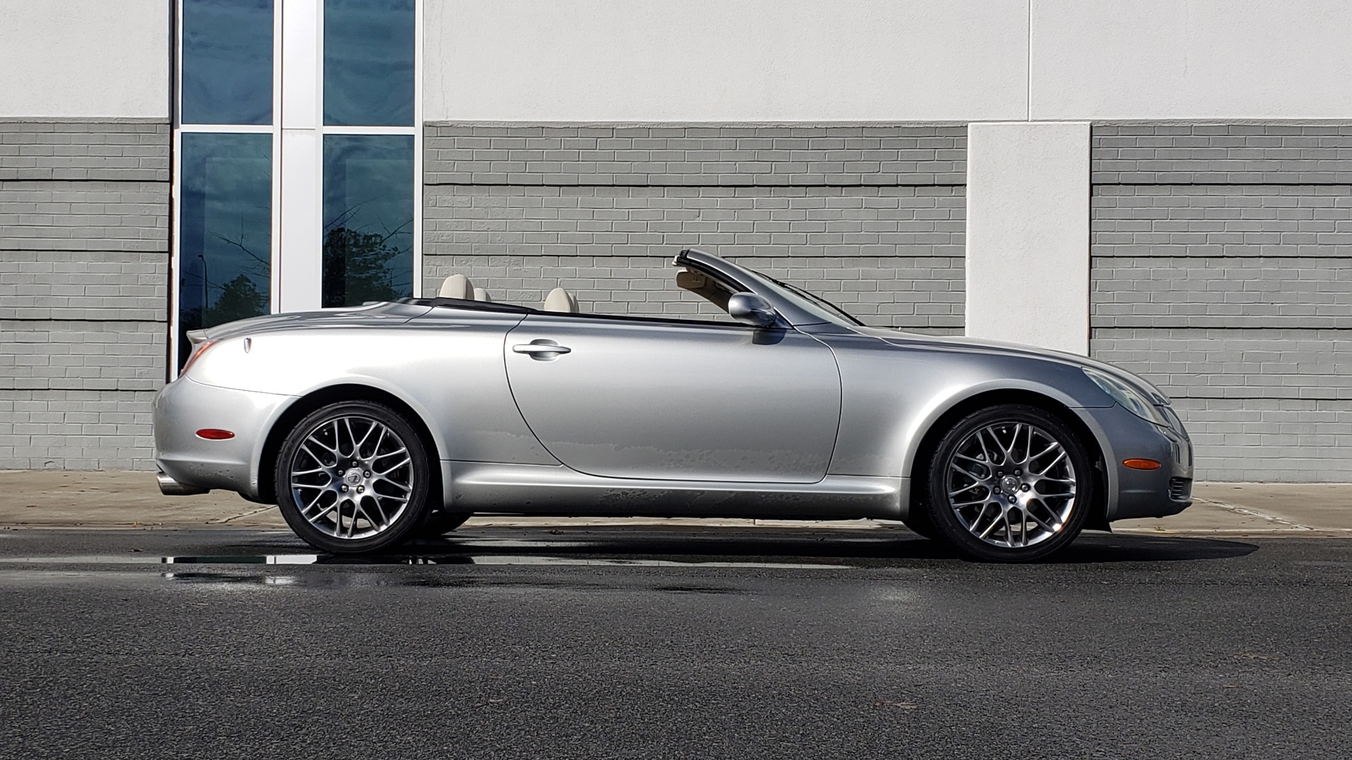 Used 2004 Lexus SC 430 CONVERTIBLE / 4.3L V8 / 5-SPD AUTO / MARK LEVINSON / 18IN WHEELS for sale Sold at Formula Imports in Charlotte NC 28227 17