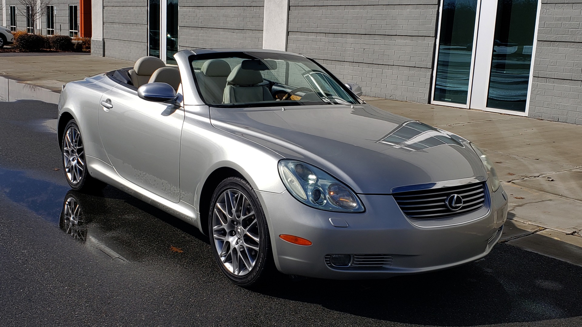 Used 2004 Lexus SC 430 CONVERTIBLE / 4.3L V8 / 5-SPD AUTO / MARK LEVINSON / 18IN WHEELS for sale Sold at Formula Imports in Charlotte NC 28227 18