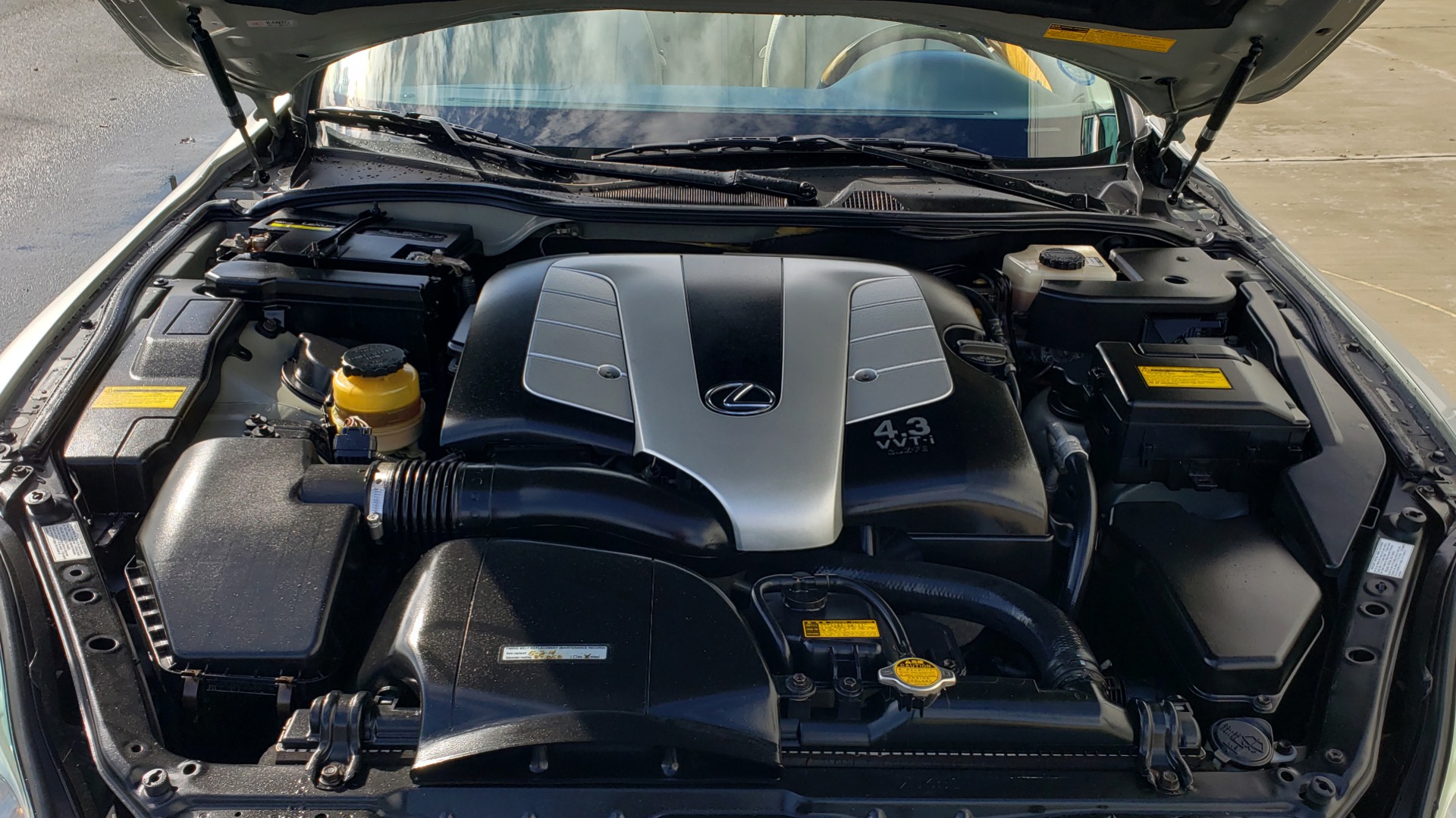 Used 2004 Lexus SC 430 CONVERTIBLE / 4.3L V8 / 5-SPD AUTO / MARK LEVINSON / 18IN WHEELS for sale Sold at Formula Imports in Charlotte NC 28227 23