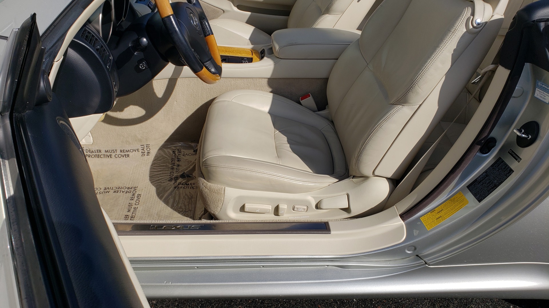 Used 2004 Lexus SC 430 CONVERTIBLE / 4.3L V8 / 5-SPD AUTO / MARK LEVINSON / 18IN WHEELS for sale Sold at Formula Imports in Charlotte NC 28227 43