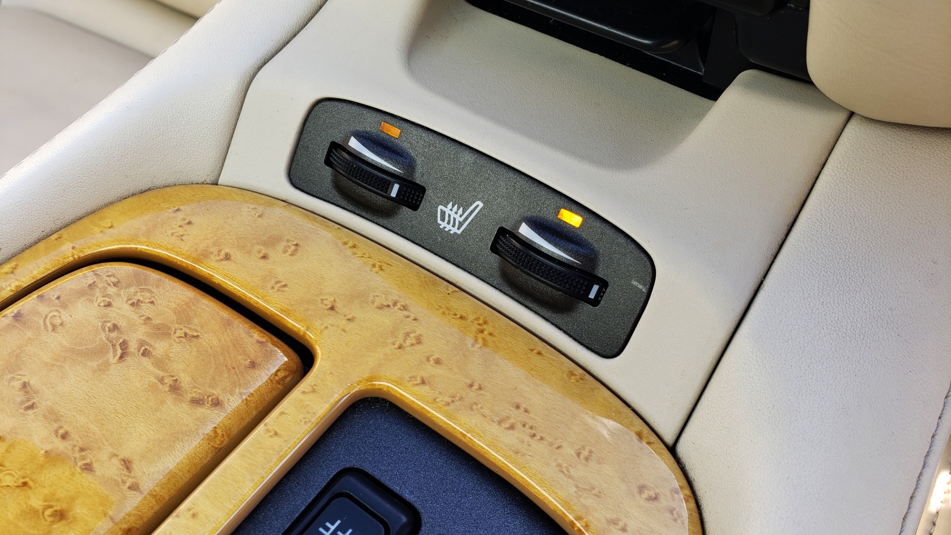 Used 2004 Lexus SC 430 CONVERTIBLE / 4.3L V8 / 5-SPD AUTO / MARK LEVINSON / 18IN WHEELS for sale Sold at Formula Imports in Charlotte NC 28227 58