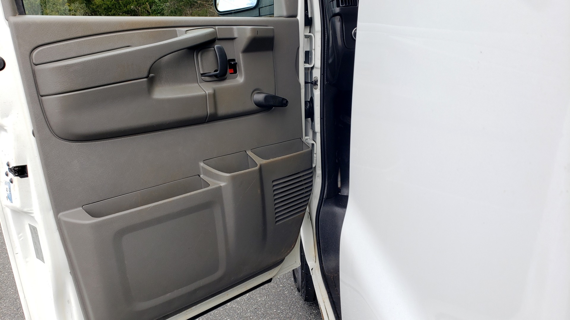 Used 2012 Chevrolet EXPRESS CARGO VAN 1500 / 135 WB / 4.3L V6 / 4-SPD AUTO / ROOF RACK for sale Sold at Formula Imports in Charlotte NC 28227 26