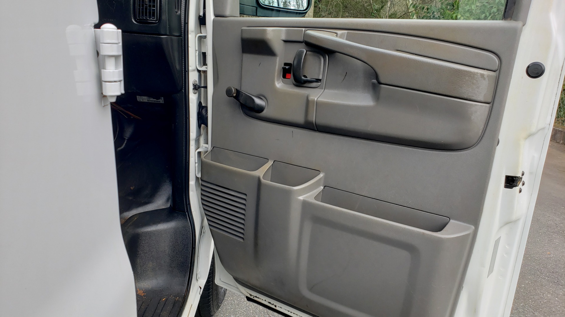 Used 2012 Chevrolet EXPRESS CARGO VAN 1500 / 135 WB / 4.3L V6 / 4-SPD AUTO / ROOF RACK for sale Sold at Formula Imports in Charlotte NC 28227 36