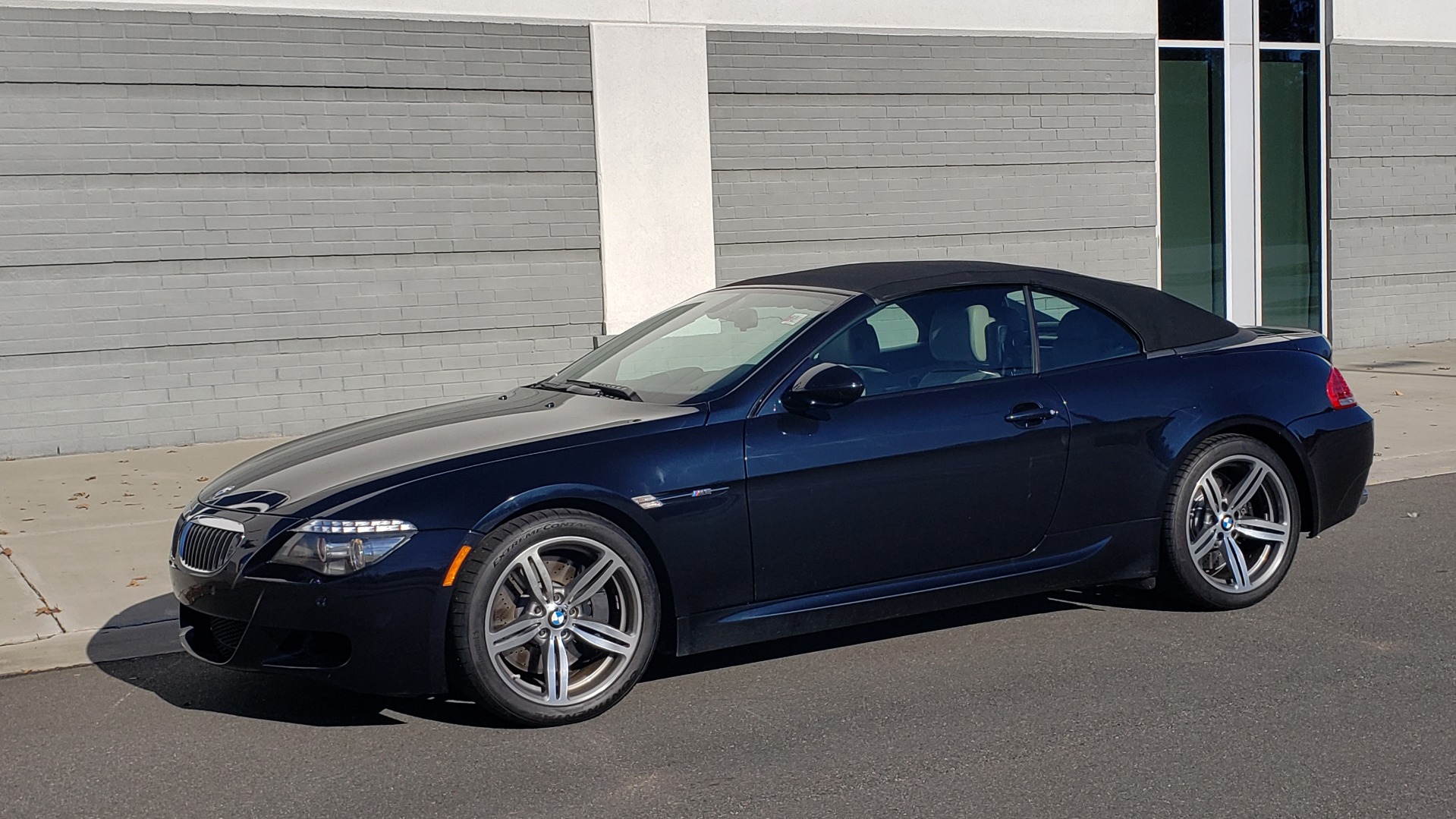 Used 2009 BMW M6 CONVERTIBLE / 5.0L V10 (500HP) / PREM SND / HUD / 19IN WHEELS for sale Sold at Formula Imports in Charlotte NC 28227 4