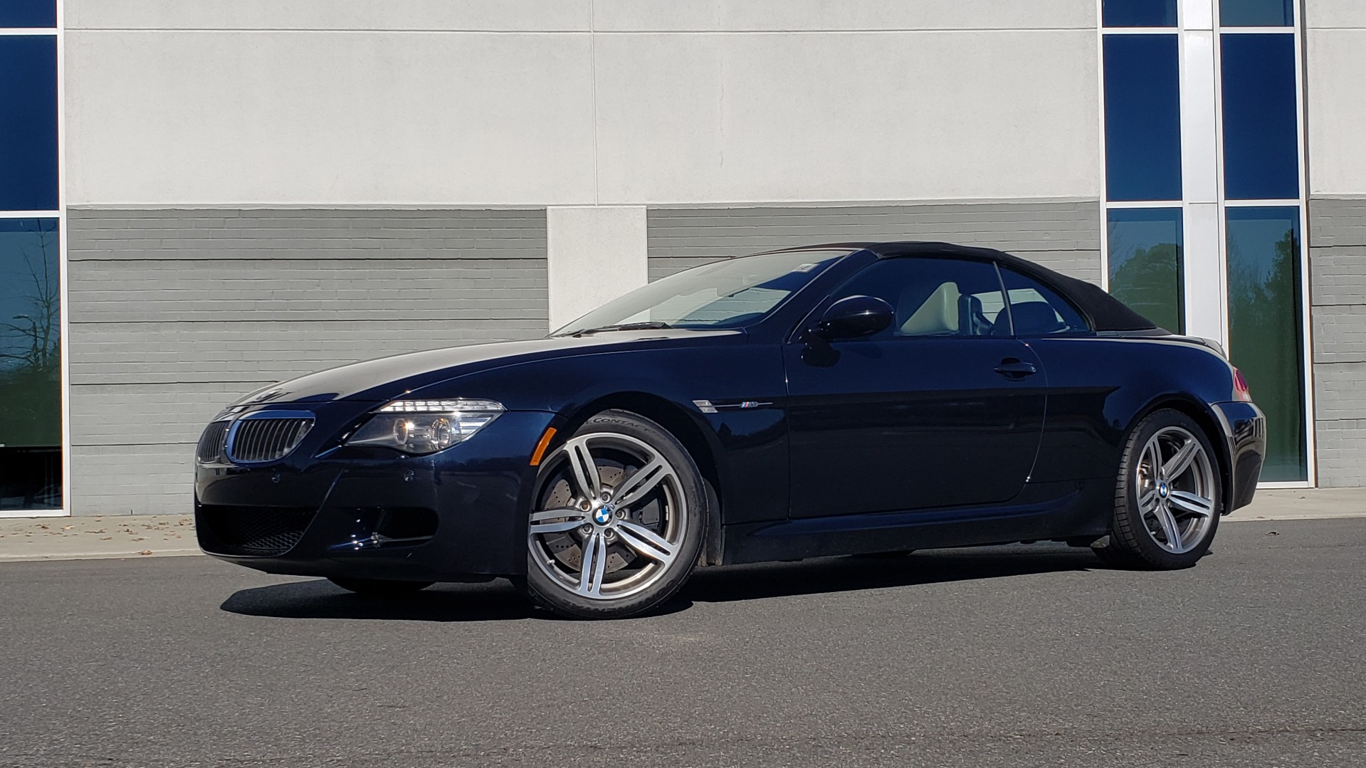Used 2009 BMW M6 CONVERTIBLE / 5.0L V10 (500HP) / PREM SND / HUD / 19IN WHEELS for sale Sold at Formula Imports in Charlotte NC 28227 7