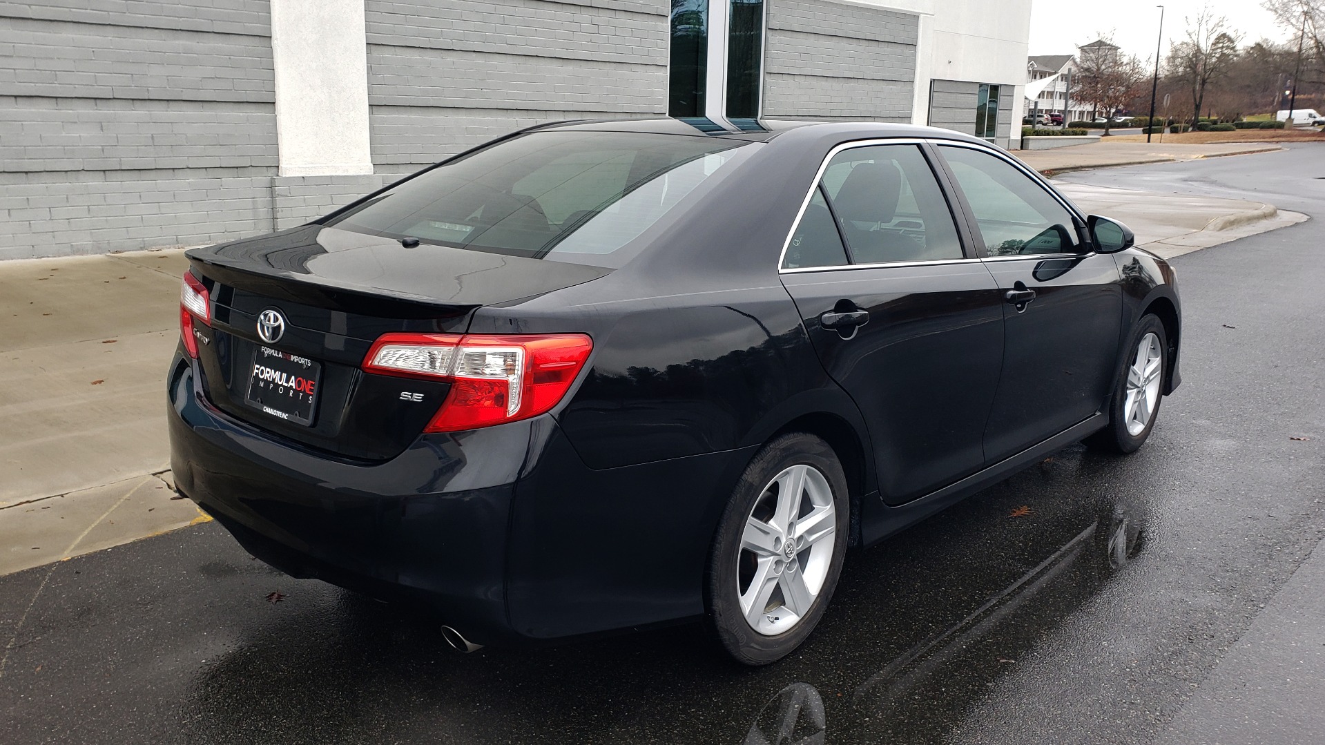 Used 2014 Toyota CAMRY SE SEDAN / 2.5L 4-CYL / 6-SPD AUTO / 17IN ALLOY WHEELS for sale Sold at Formula Imports in Charlotte NC 28227 6