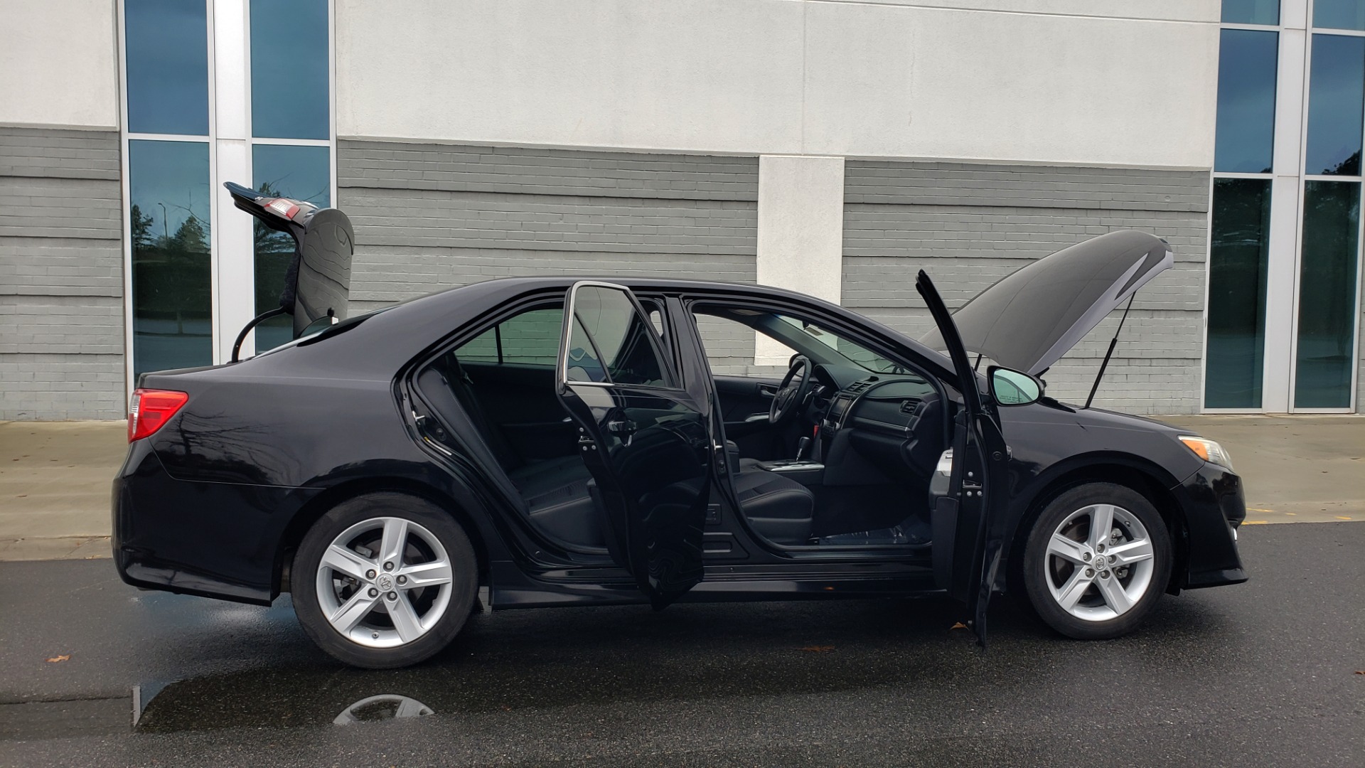 Used 2014 Toyota CAMRY SE SEDAN / 2.5L 4-CYL / 6-SPD AUTO / 17IN ALLOY WHEELS for sale Sold at Formula Imports in Charlotte NC 28227 9