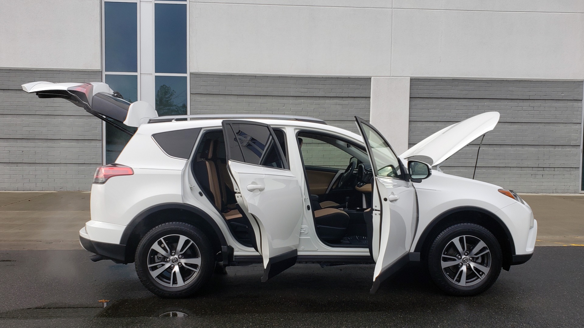 Used 2018 Toyota RAV4 XLE / FWD / 4-CYL / 6-SPD AUTO / BSM / REAR CROSS TRAFFIC ALERT for sale Sold at Formula Imports in Charlotte NC 28227 11