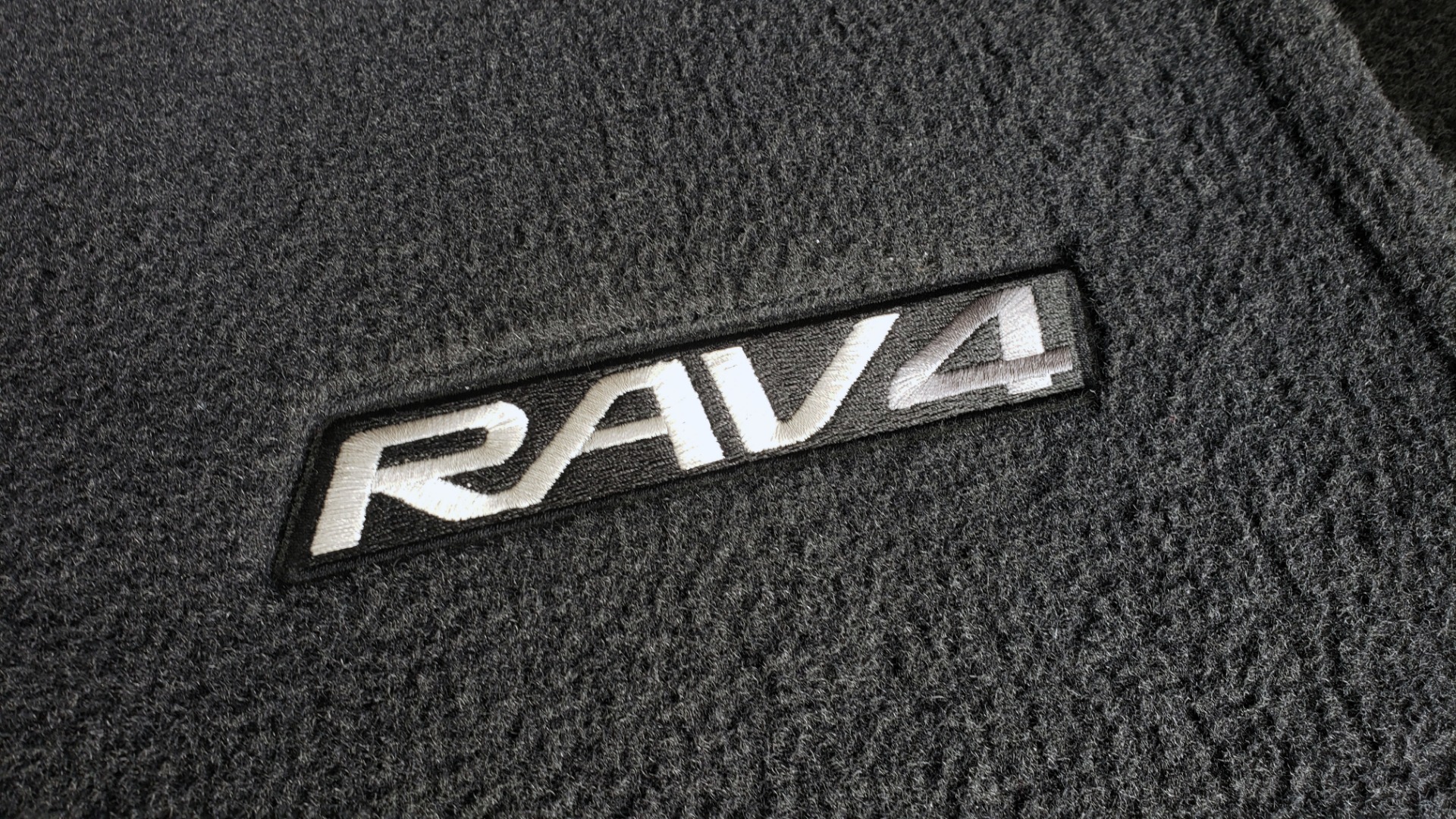 Used 2018 Toyota RAV4 XLE / FWD / 4-CYL / 6-SPD AUTO / BSM / REAR CROSS TRAFFIC ALERT for sale Sold at Formula Imports in Charlotte NC 28227 16
