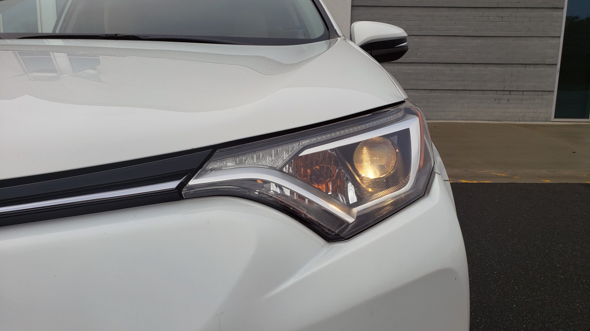 Used 2018 Toyota RAV4 XLE / FWD / 4-CYL / 6-SPD AUTO / BSM / REAR CROSS TRAFFIC ALERT for sale Sold at Formula Imports in Charlotte NC 28227 22