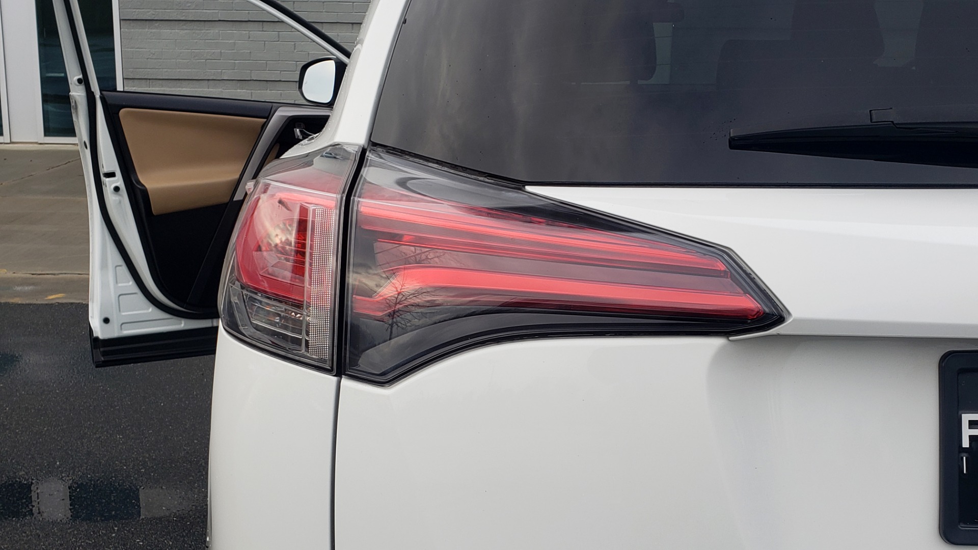 Used 2018 Toyota RAV4 XLE / FWD / 4-CYL / 6-SPD AUTO / BSM / REAR CROSS TRAFFIC ALERT for sale Sold at Formula Imports in Charlotte NC 28227 27