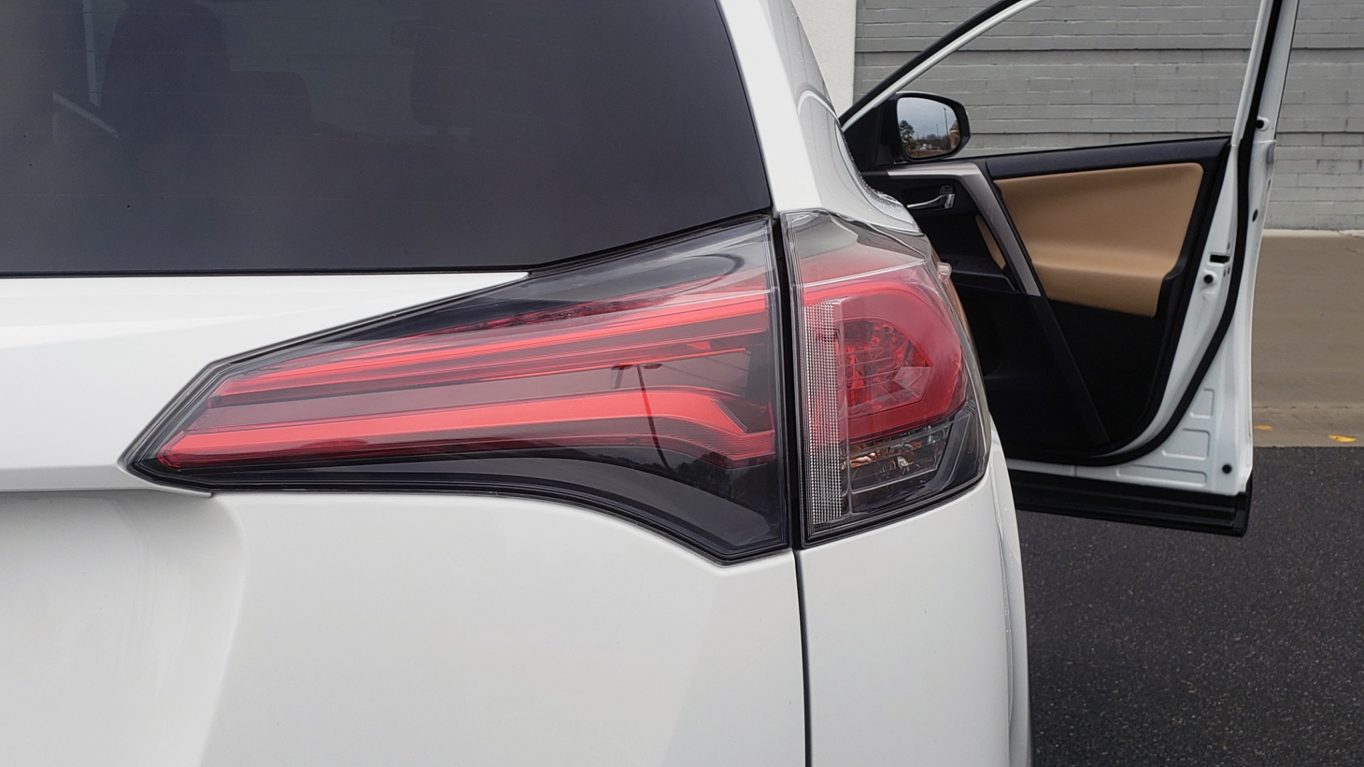 Used 2018 Toyota RAV4 XLE / FWD / 4-CYL / 6-SPD AUTO / BSM / REAR CROSS TRAFFIC ALERT for sale Sold at Formula Imports in Charlotte NC 28227 28