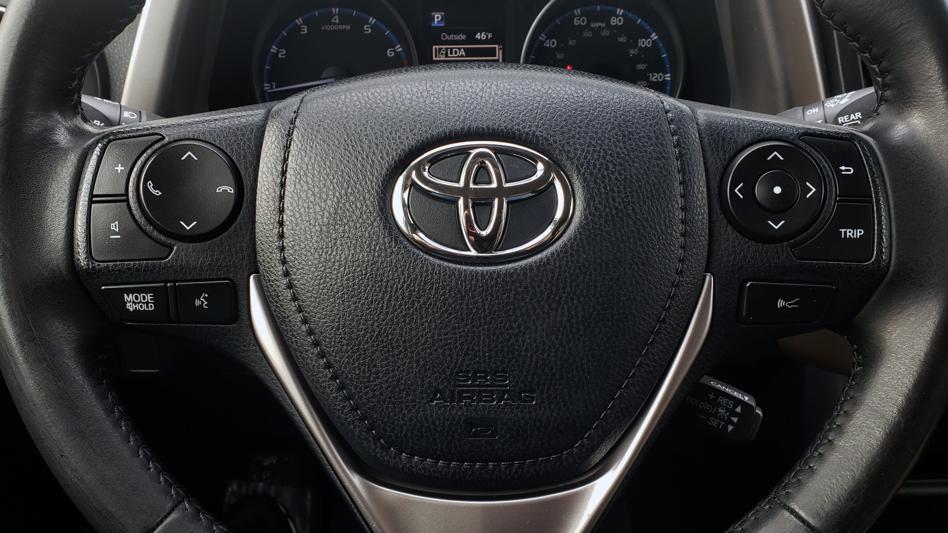 Used 2018 Toyota RAV4 XLE / FWD / 4-CYL / 6-SPD AUTO / BSM / REAR CROSS TRAFFIC ALERT for sale Sold at Formula Imports in Charlotte NC 28227 40
