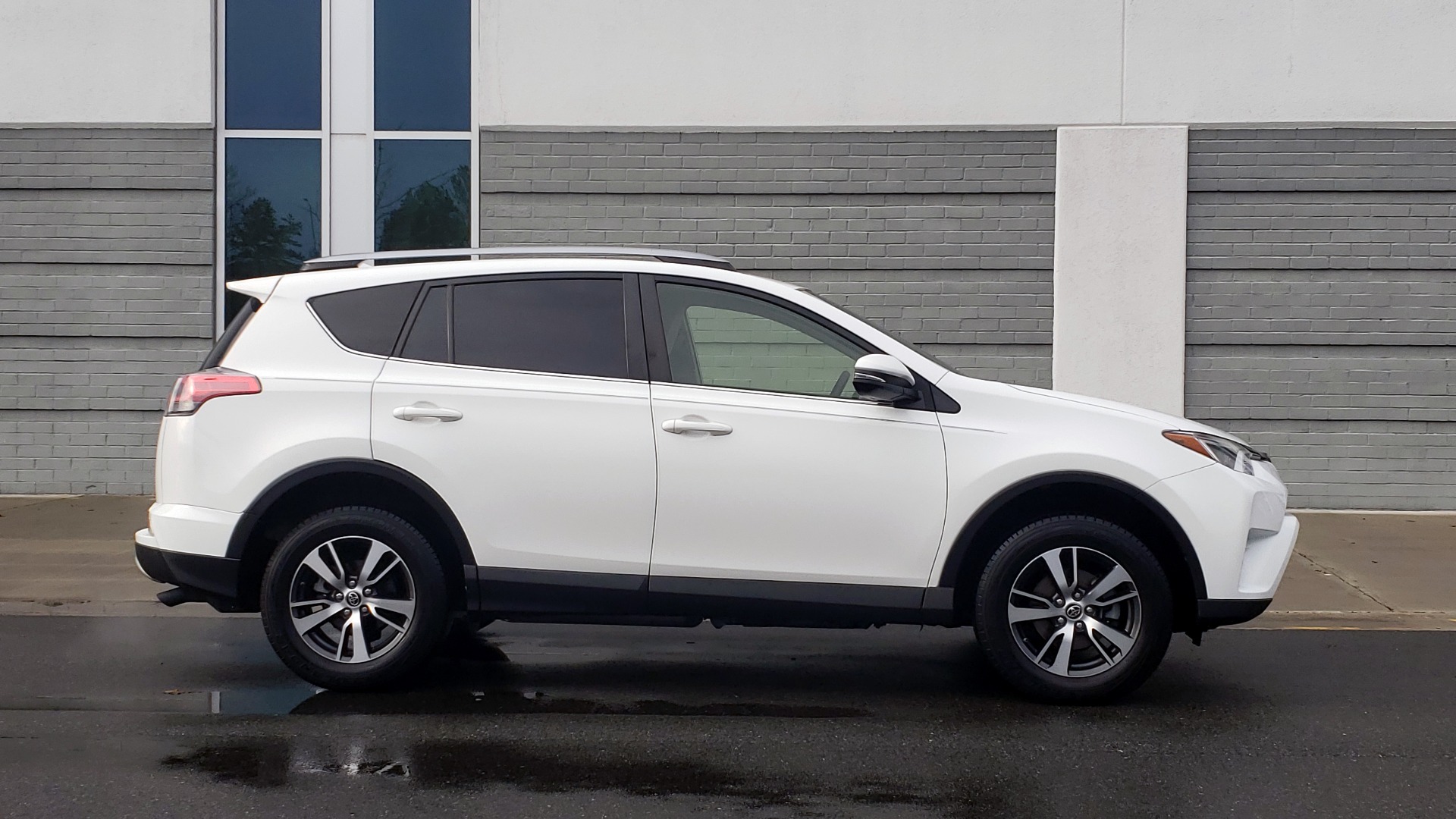 Used 2018 Toyota RAV4 XLE / FWD / 4-CYL / 6-SPD AUTO / BSM / REAR CROSS TRAFFIC ALERT for sale Sold at Formula Imports in Charlotte NC 28227 5