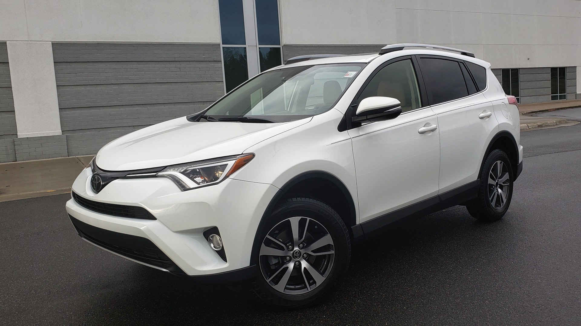 Used 2018 Toyota RAV4 XLE / FWD / 4-CYL / 6-SPD AUTO / BSM / REAR CROSS TRAFFIC ALERT for sale Sold at Formula Imports in Charlotte NC 28227 1