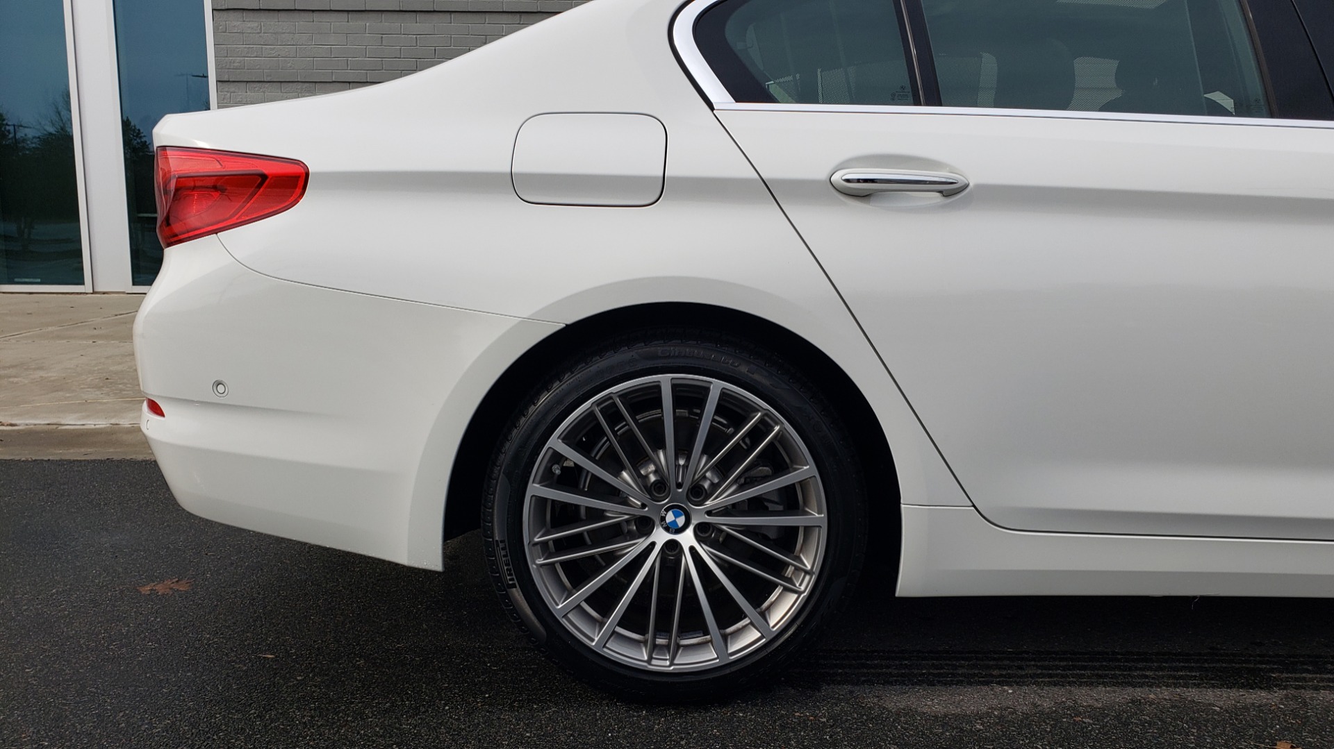 Used 2017 BMW 5 SERIES 530I PREMIUM / DRVR ASST PLUS / NAV / HUD / SUNROOF / REARVIEW for sale Sold at Formula Imports in Charlotte NC 28227 13