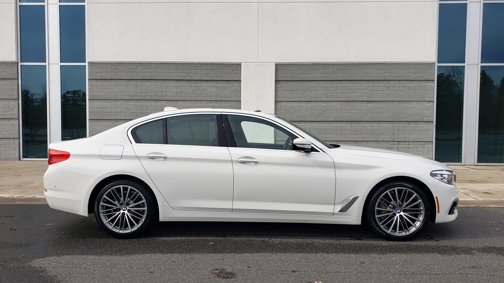 Used 2017 BMW 5 SERIES 530I PREMIUM / DRVR ASST PLUS / NAV / HUD / SUNROOF / REARVIEW for sale Sold at Formula Imports in Charlotte NC 28227 3