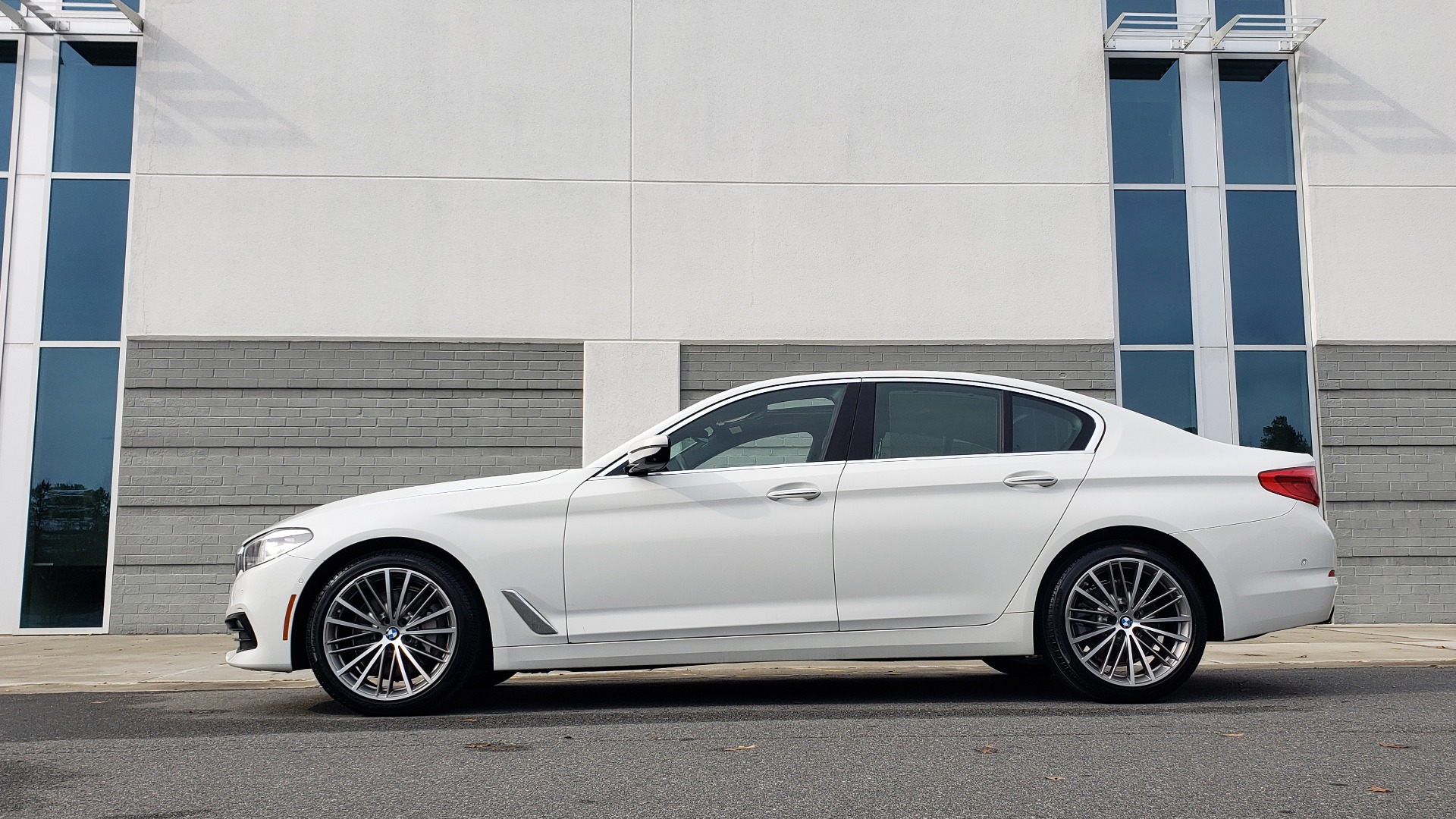 Used 2017 BMW 5 SERIES 530I PREMIUM / DRVR ASST PLUS / NAV / HUD / SUNROOF / REARVIEW for sale Sold at Formula Imports in Charlotte NC 28227 5