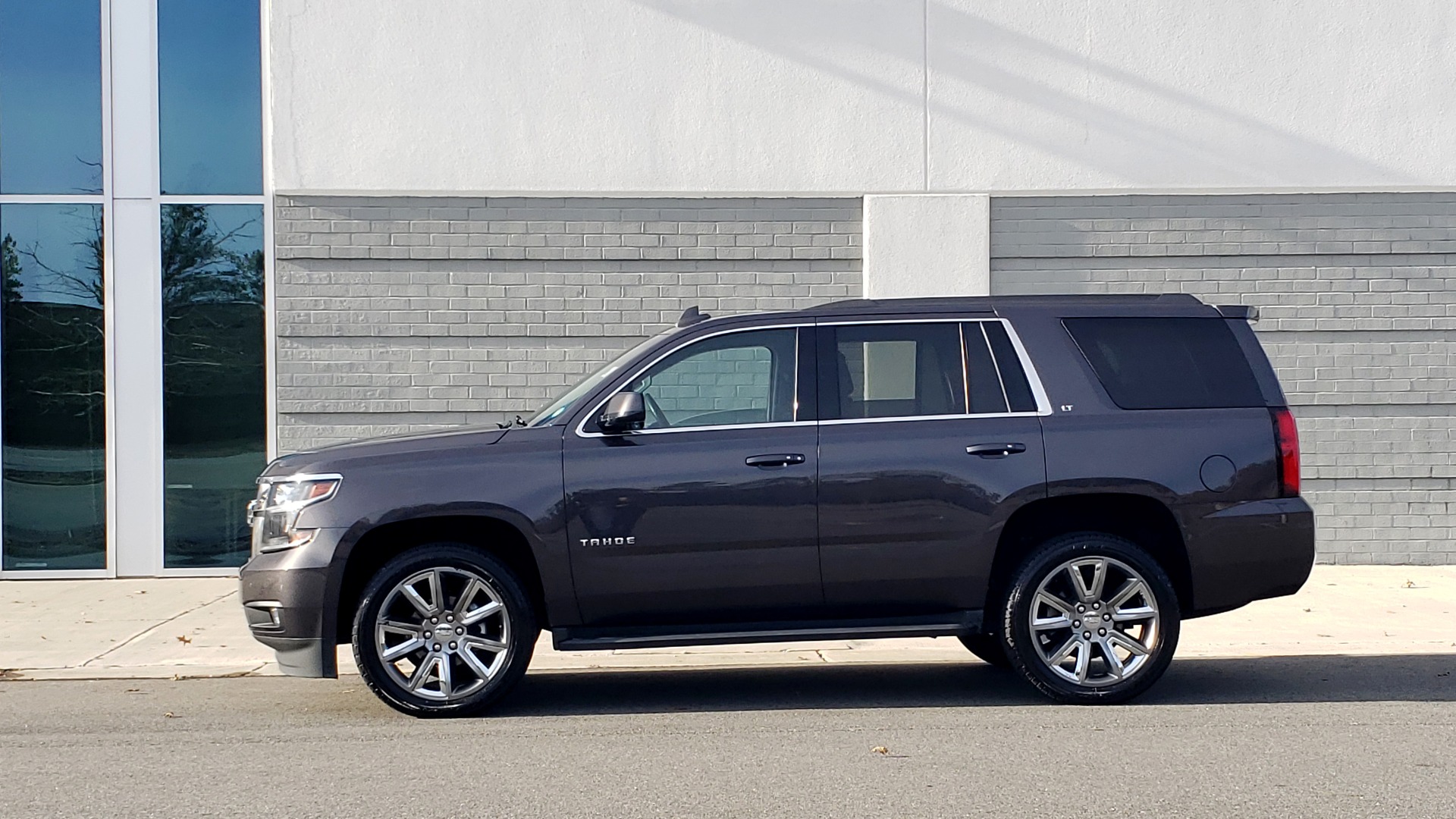 Used 2017 Chevrolet TAHOE 4WD LT / LUXURY PKG / NAV / BOSE / 3-ROW / REARVIEW for sale Sold at Formula Imports in Charlotte NC 28227 4