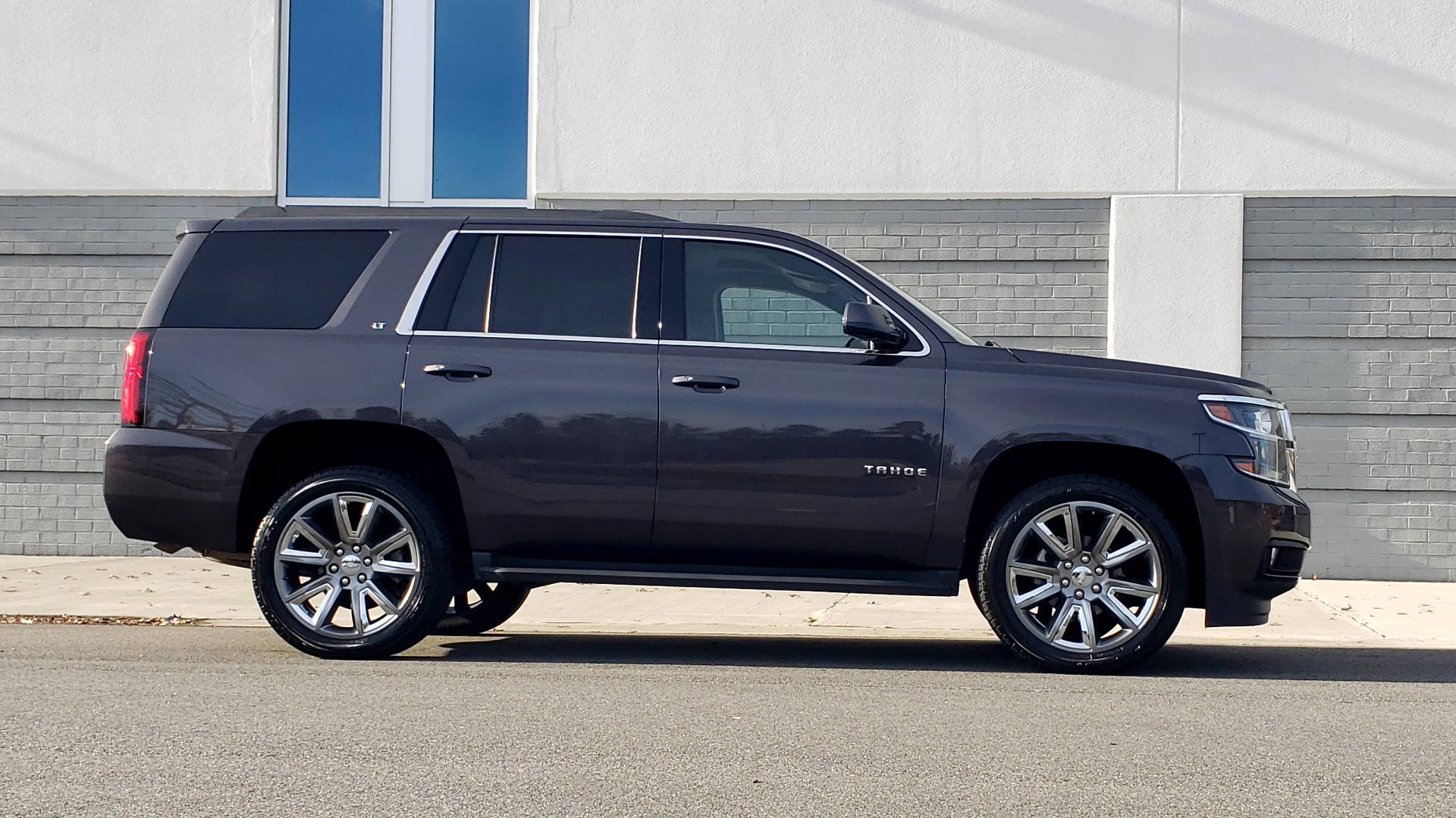 Used 2017 Chevrolet TAHOE 4WD LT / LUXURY PKG / NAV / BOSE / 3-ROW / REARVIEW for sale Sold at Formula Imports in Charlotte NC 28227 7