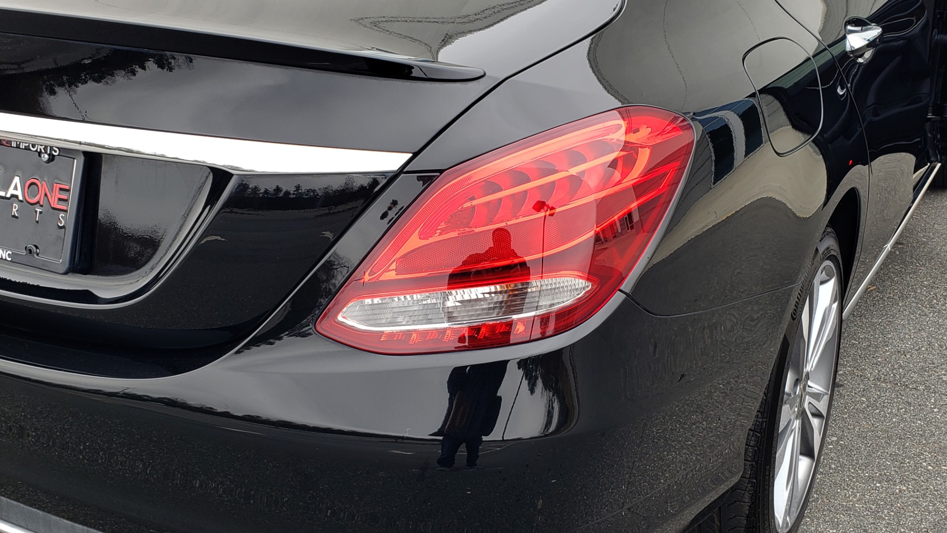 Used 2018 Mercedes-Benz C-CLASS C 300 PREMIUM / 2.0L TURBO / PANO-ROOF / KEYLESS-GO / REARVIEW for sale Sold at Formula Imports in Charlotte NC 28227 21