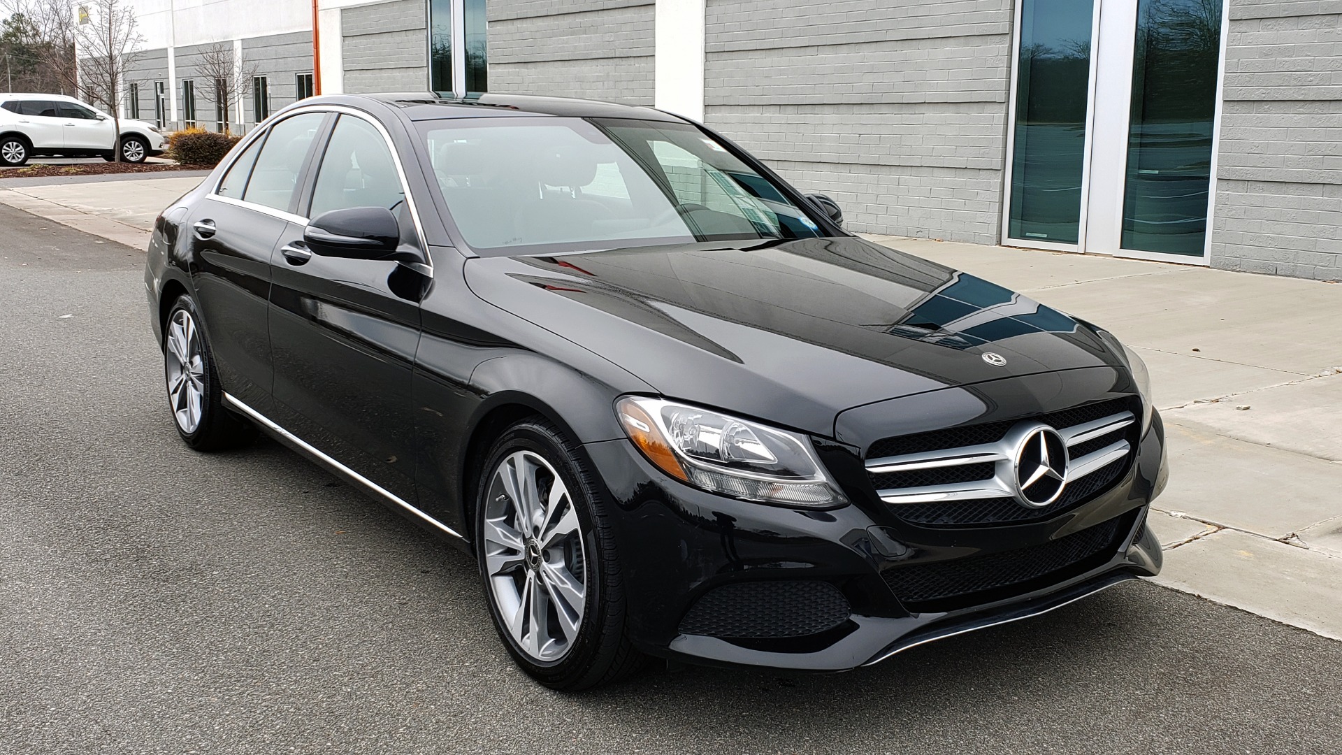 Used 2018 Mercedes-Benz C-CLASS C 300 PREMIUM / 2.0L TURBO / PANO-ROOF / KEYLESS-GO / REARVIEW for sale Sold at Formula Imports in Charlotte NC 28227 4