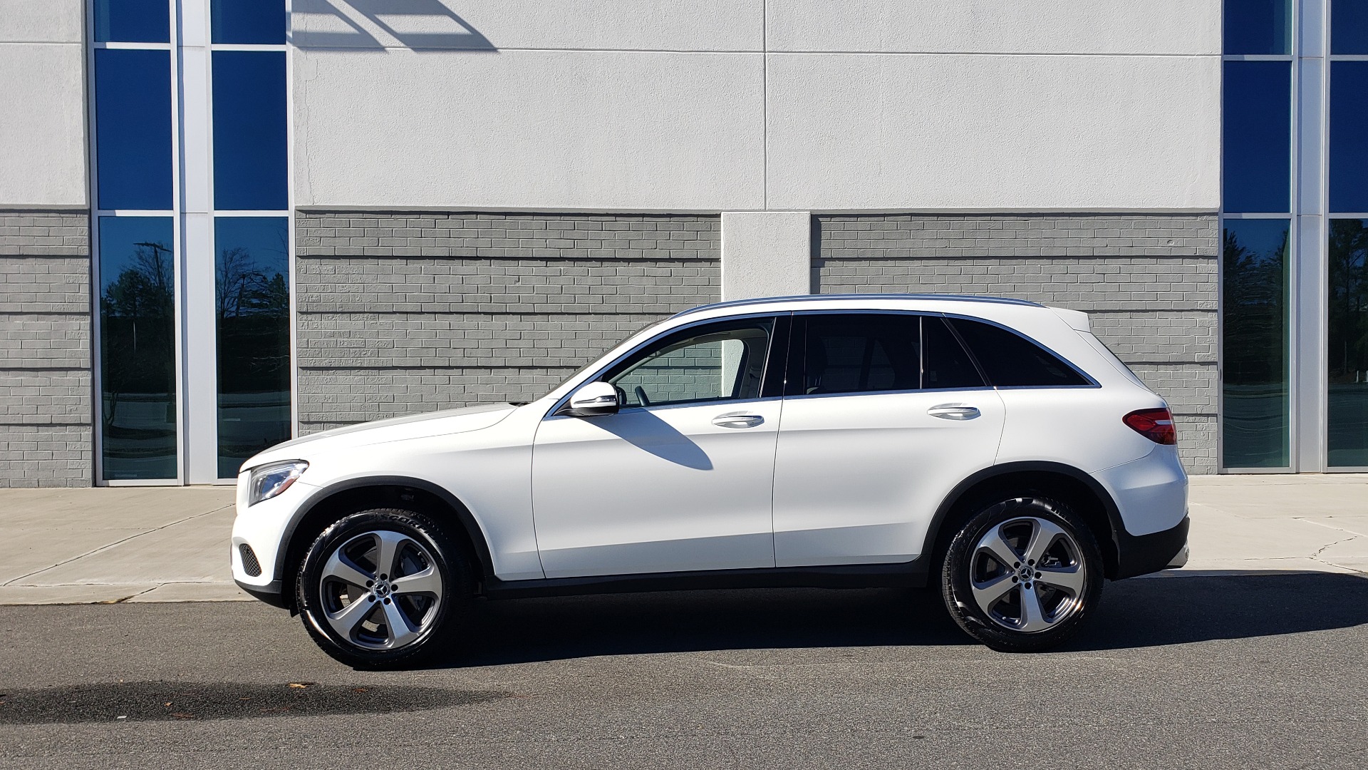 Used 2018 Mercedes-Benz GLC 300 4MATIC / PREM PKG / NAV / SUNROOF / REARVIEW for sale Sold at Formula Imports in Charlotte NC 28227 2