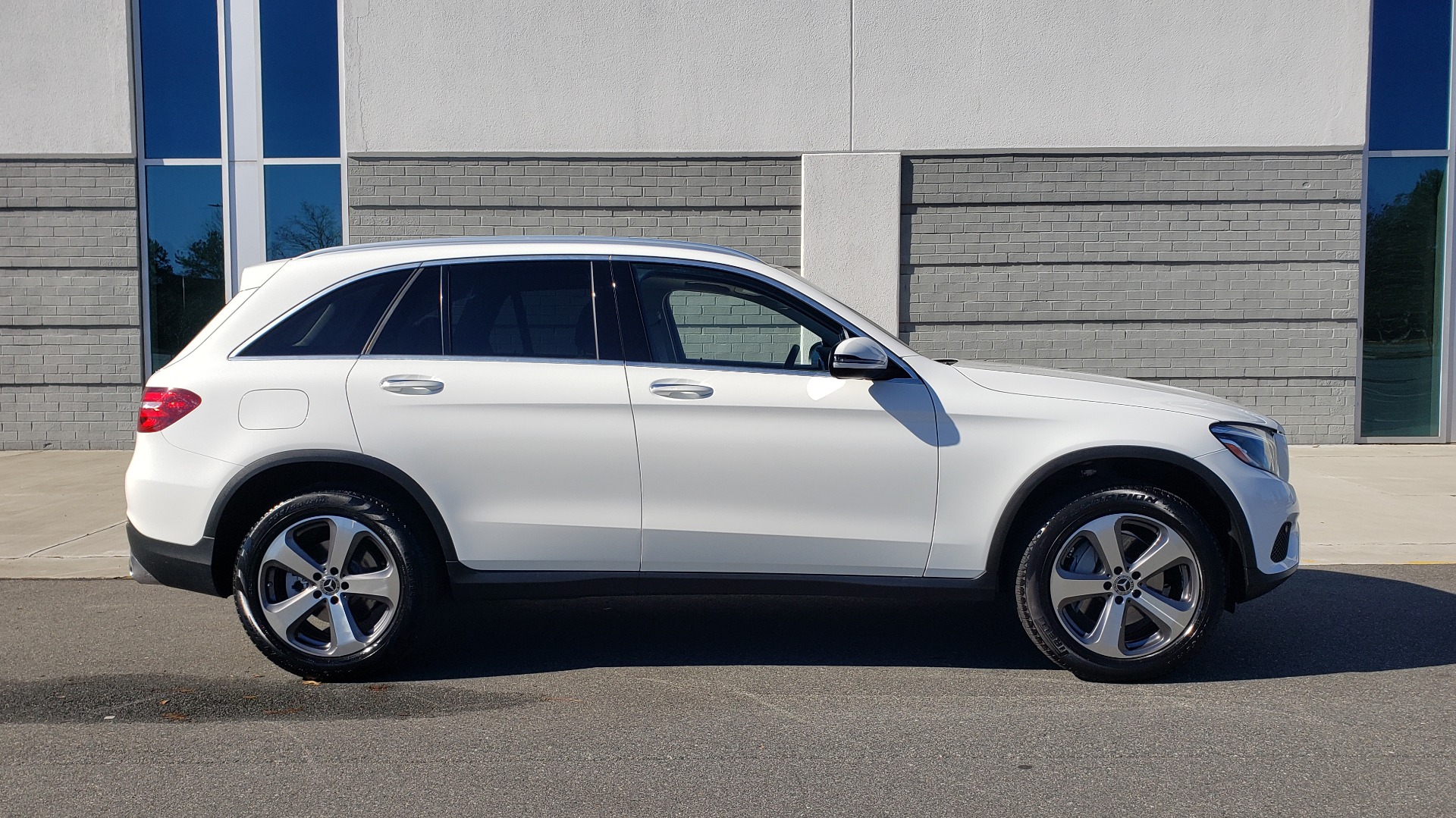 Used 2018 Mercedes-Benz GLC 300 4MATIC / PREM PKG / NAV / SUNROOF / REARVIEW for sale Sold at Formula Imports in Charlotte NC 28227 5