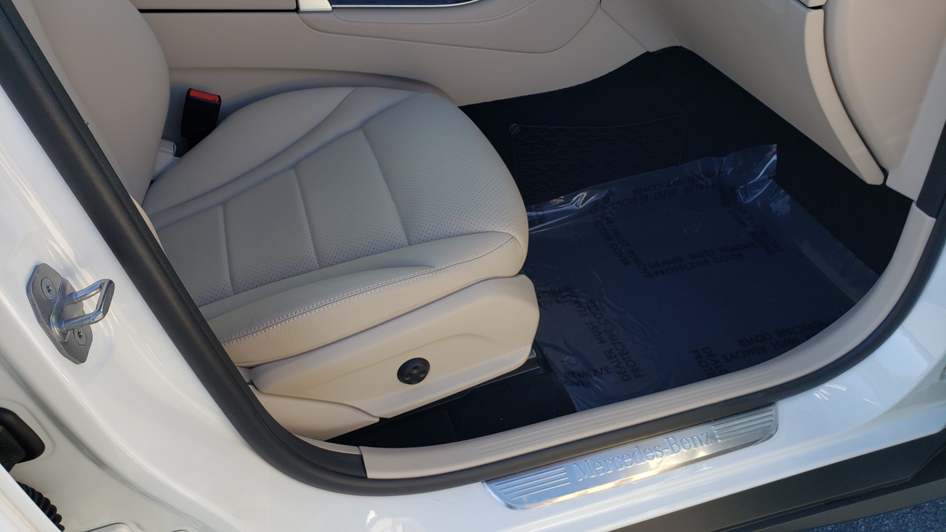 Used 2018 Mercedes-Benz GLC 300 4MATIC / PREM PKG / NAV / SUNROOF / REARVIEW for sale Sold at Formula Imports in Charlotte NC 28227 69