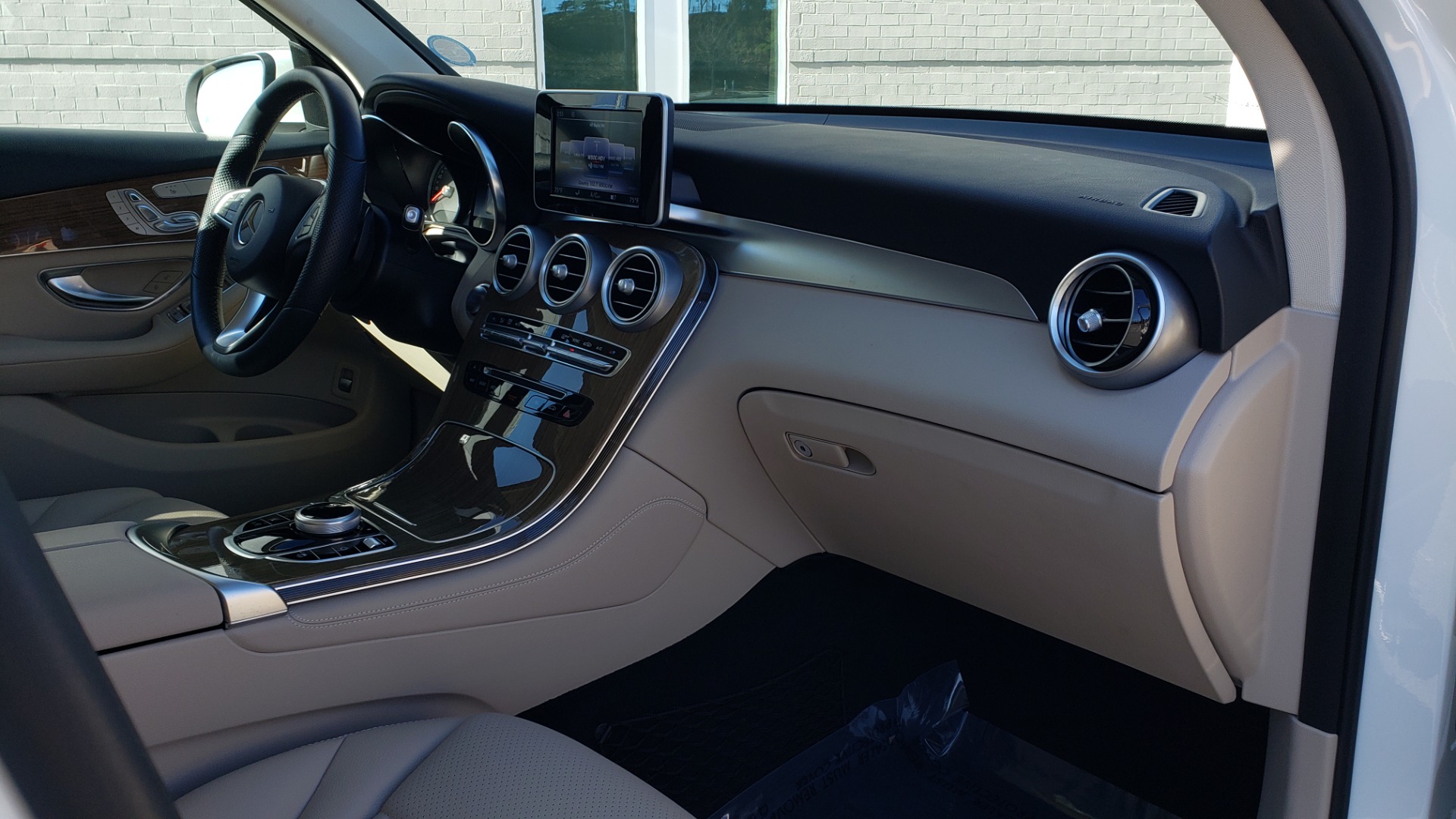 Used 2018 Mercedes-Benz GLC 300 4MATIC / PREM PKG / NAV / SUNROOF / REARVIEW for sale Sold at Formula Imports in Charlotte NC 28227 71