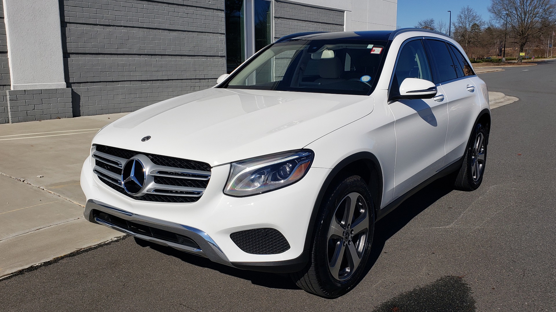 Used 2018 Mercedes-Benz GLC 300 4MATIC / PREM PKG / NAV / SUNROOF / REARVIEW for sale Sold at Formula Imports in Charlotte NC 28227 1
