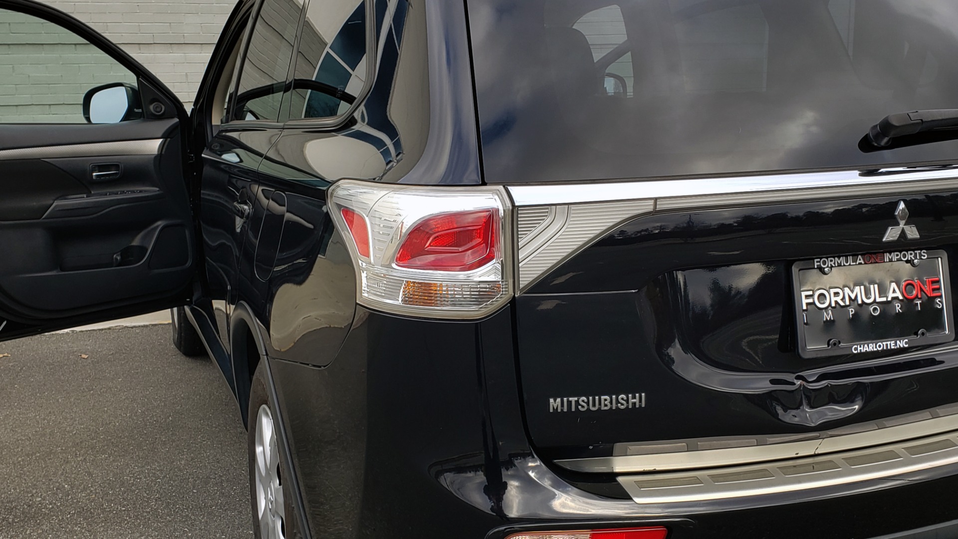 Used 2015 Mitsubishi OUTLANDER ES 2.4L SUV / CVT / FWD / KEYLESS ENTRY / 16-IN WHEELS for sale Sold at Formula Imports in Charlotte NC 28227 22