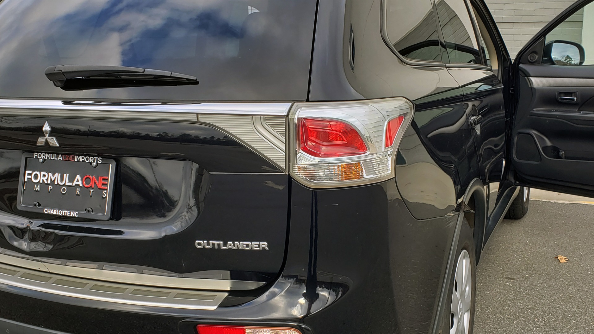 Used 2015 Mitsubishi OUTLANDER ES 2.4L SUV / CVT / FWD / KEYLESS ENTRY / 16-IN WHEELS for sale Sold at Formula Imports in Charlotte NC 28227 23
