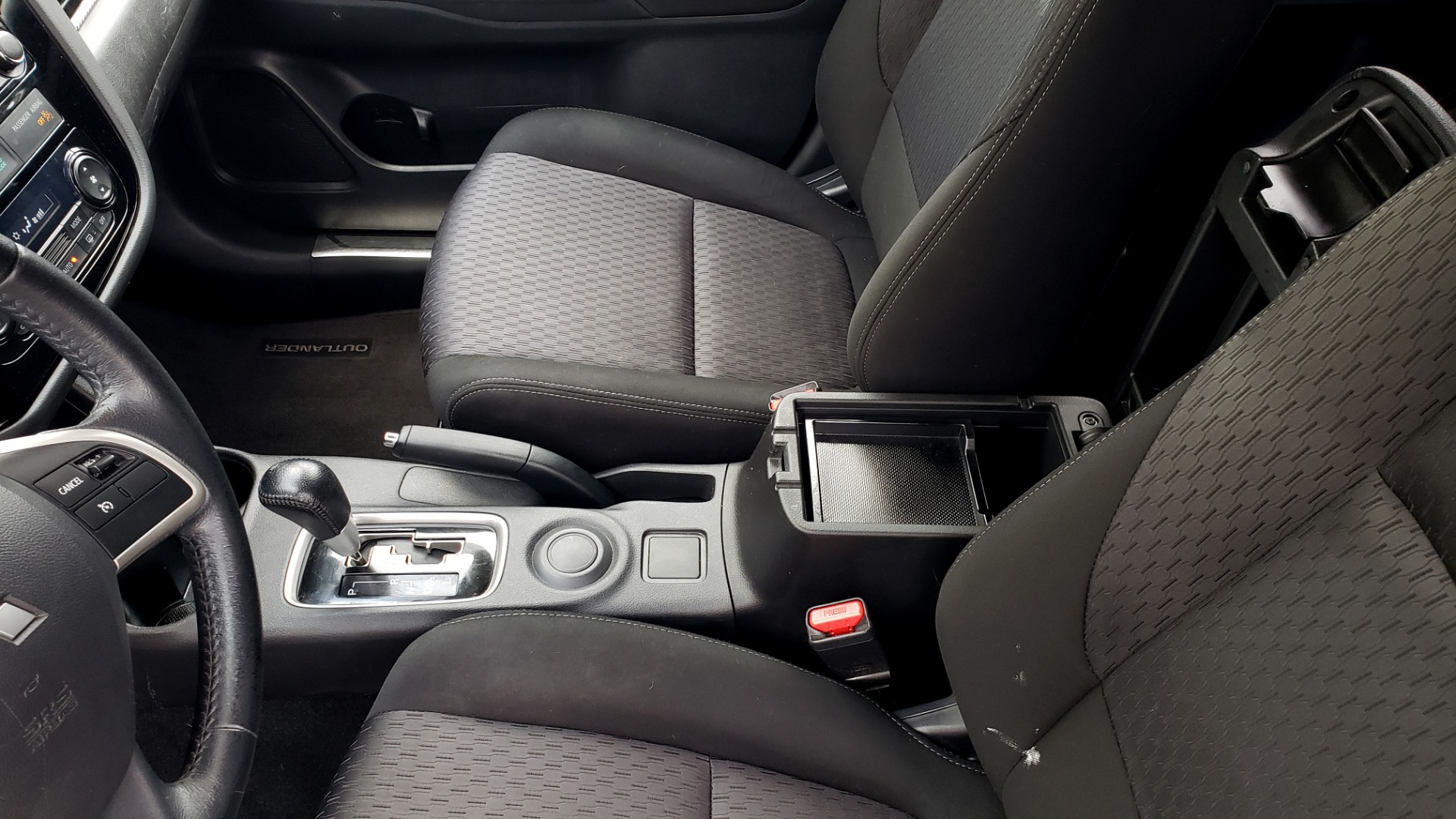 Used 2015 Mitsubishi OUTLANDER ES 2.4L SUV / CVT / FWD / KEYLESS ENTRY / 16-IN WHEELS for sale Sold at Formula Imports in Charlotte NC 28227 40