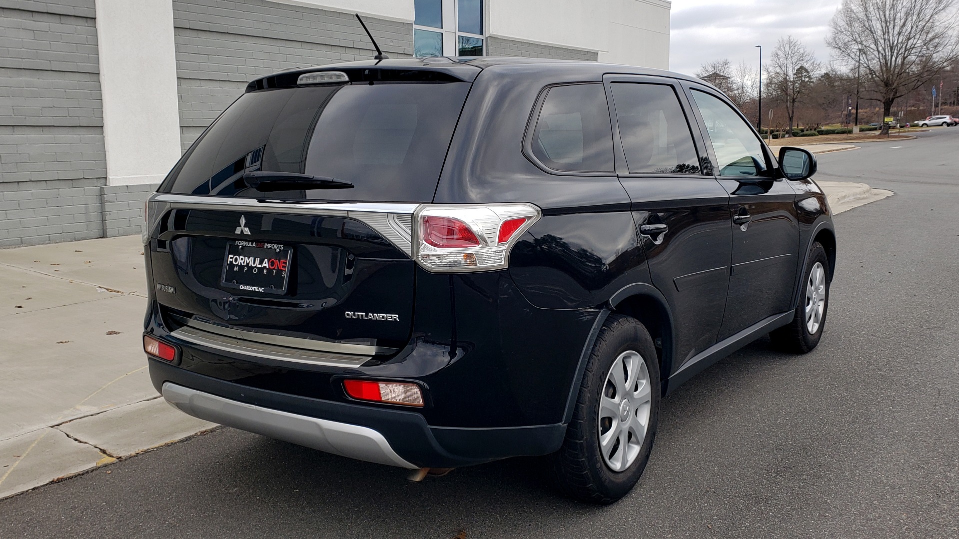 Used 2015 Mitsubishi OUTLANDER ES 2.4L SUV / CVT / FWD / KEYLESS ENTRY / 16-IN WHEELS for sale Sold at Formula Imports in Charlotte NC 28227 6